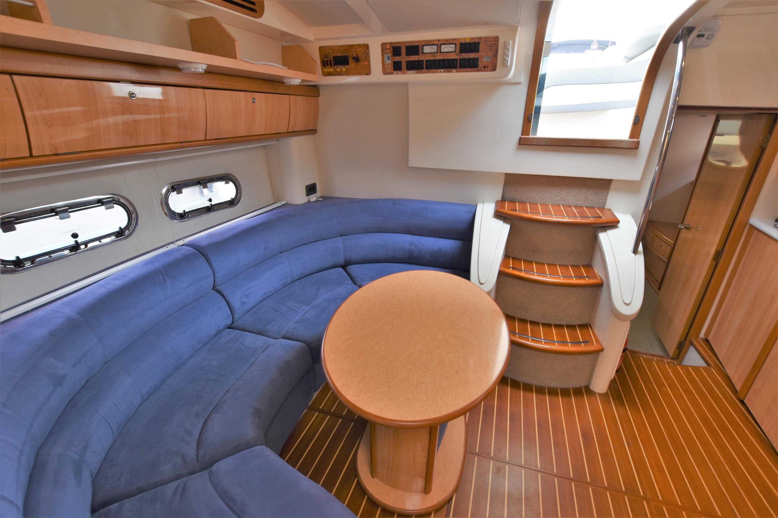 Sealine S41 style=
