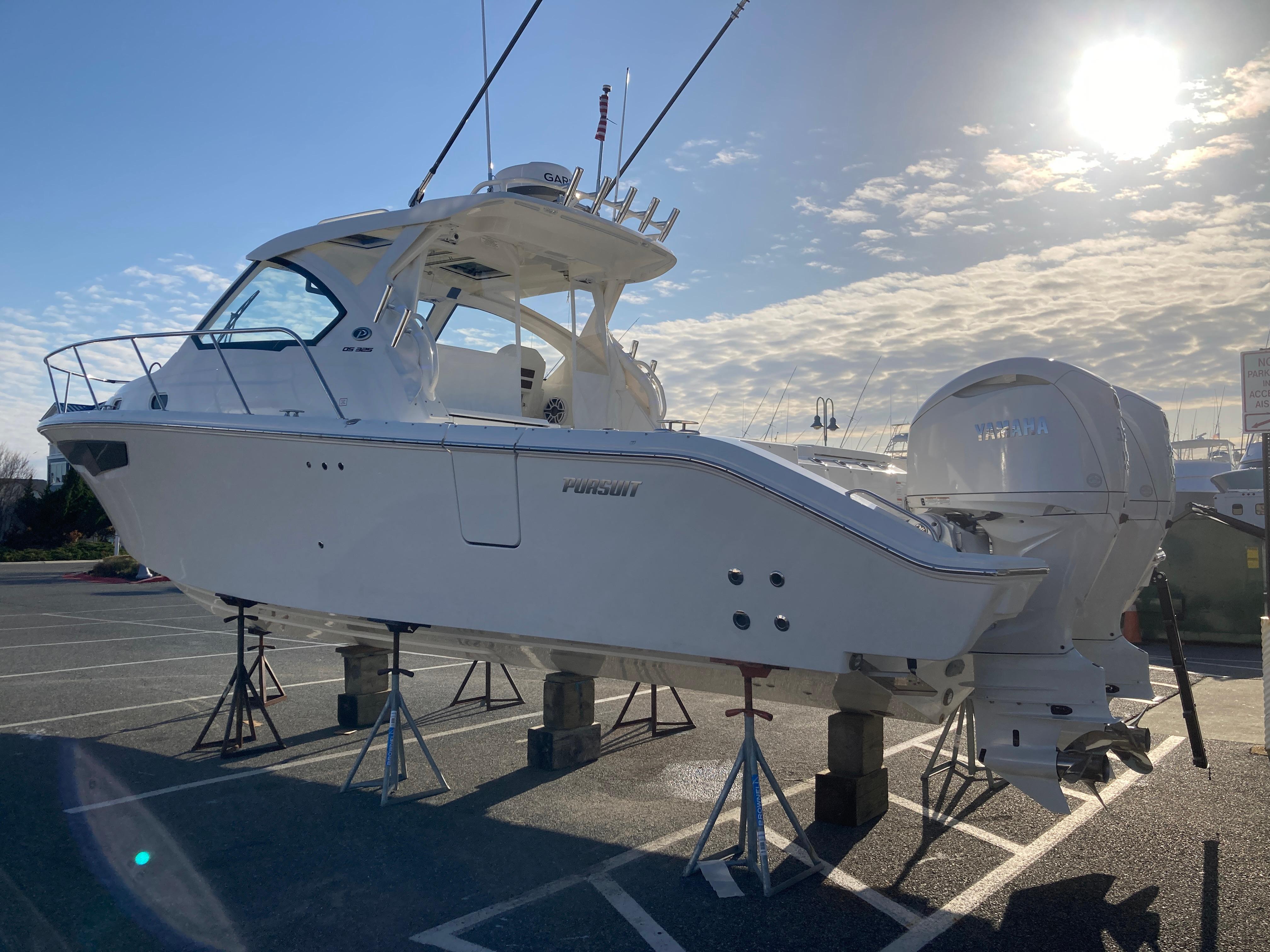 2025 Pursuit OS 325-6