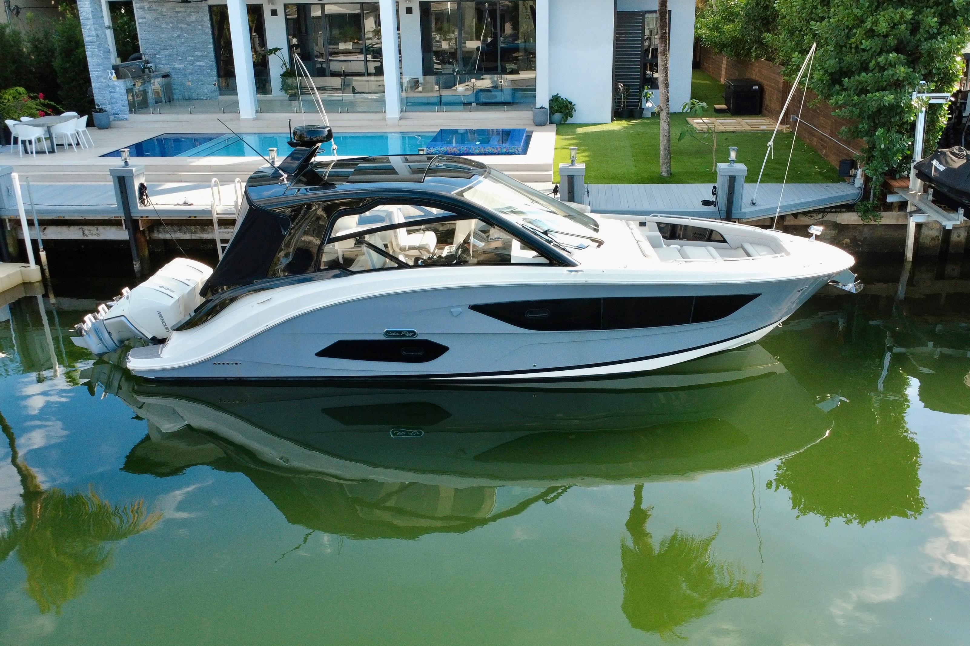 2022 Sea Ray Sundancer 370 Outboard