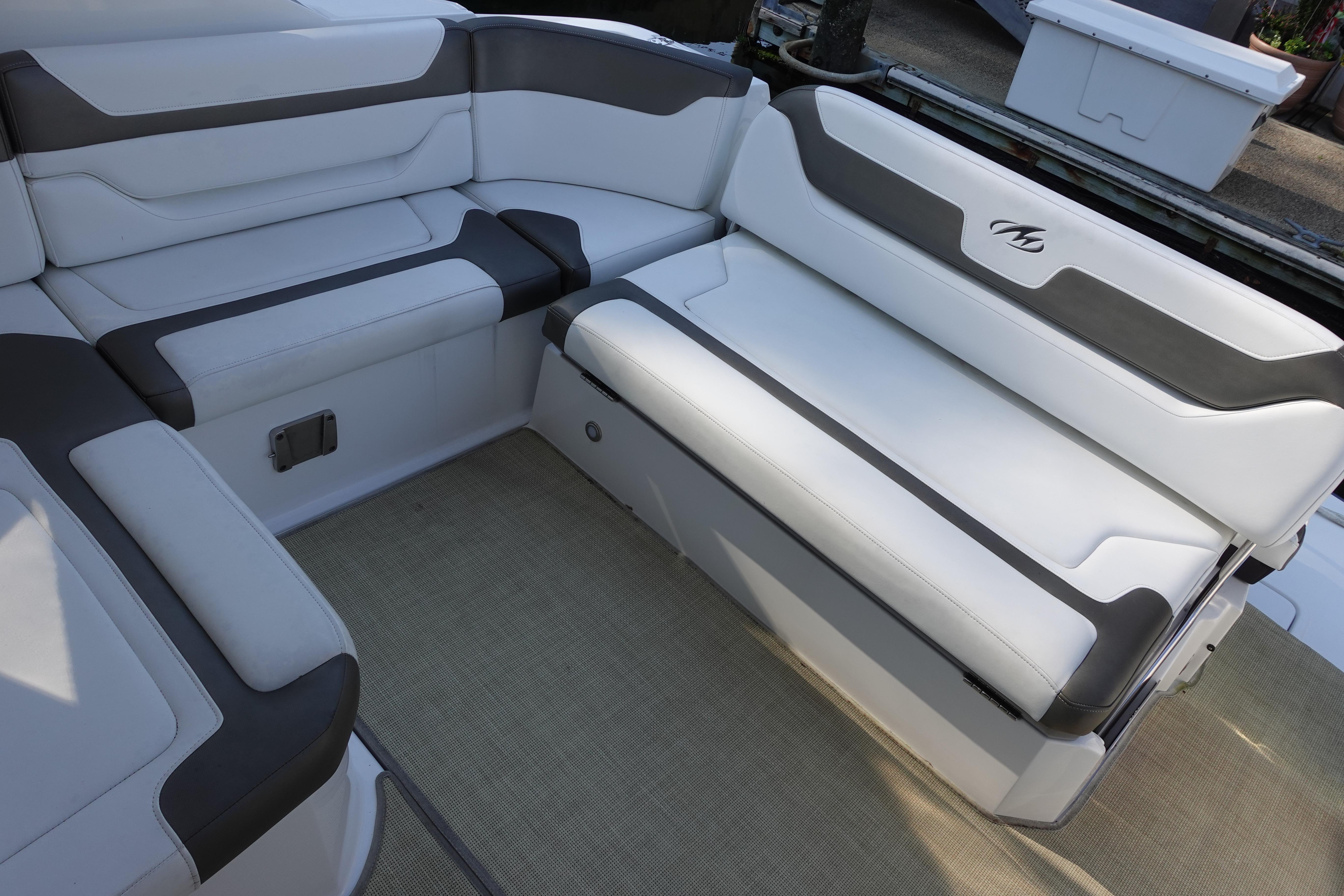 2016-monterey-355-sport-yacht-power-9904961-20250809063332760-4