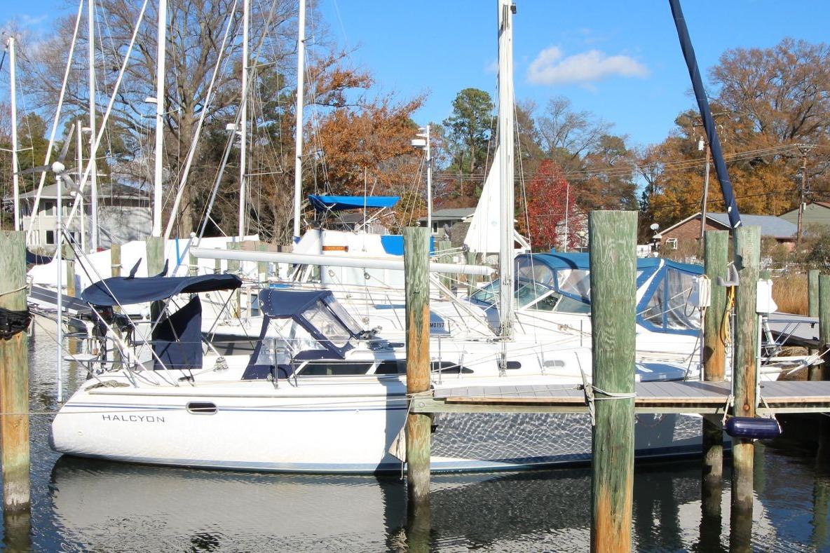 M 10531 CF Knot 10 Yacht Sales M 10531 CF Knot 10 Yacht Sales