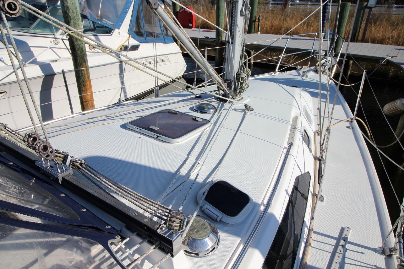 M 10531 CF Knot 10 Yacht Sales M 10531 CF Knot 10 Yacht Sales
