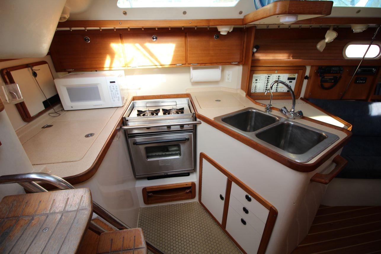 M 10531 CF Knot 10 Yacht Sales M 10531 CF Knot 10 Yacht Sales