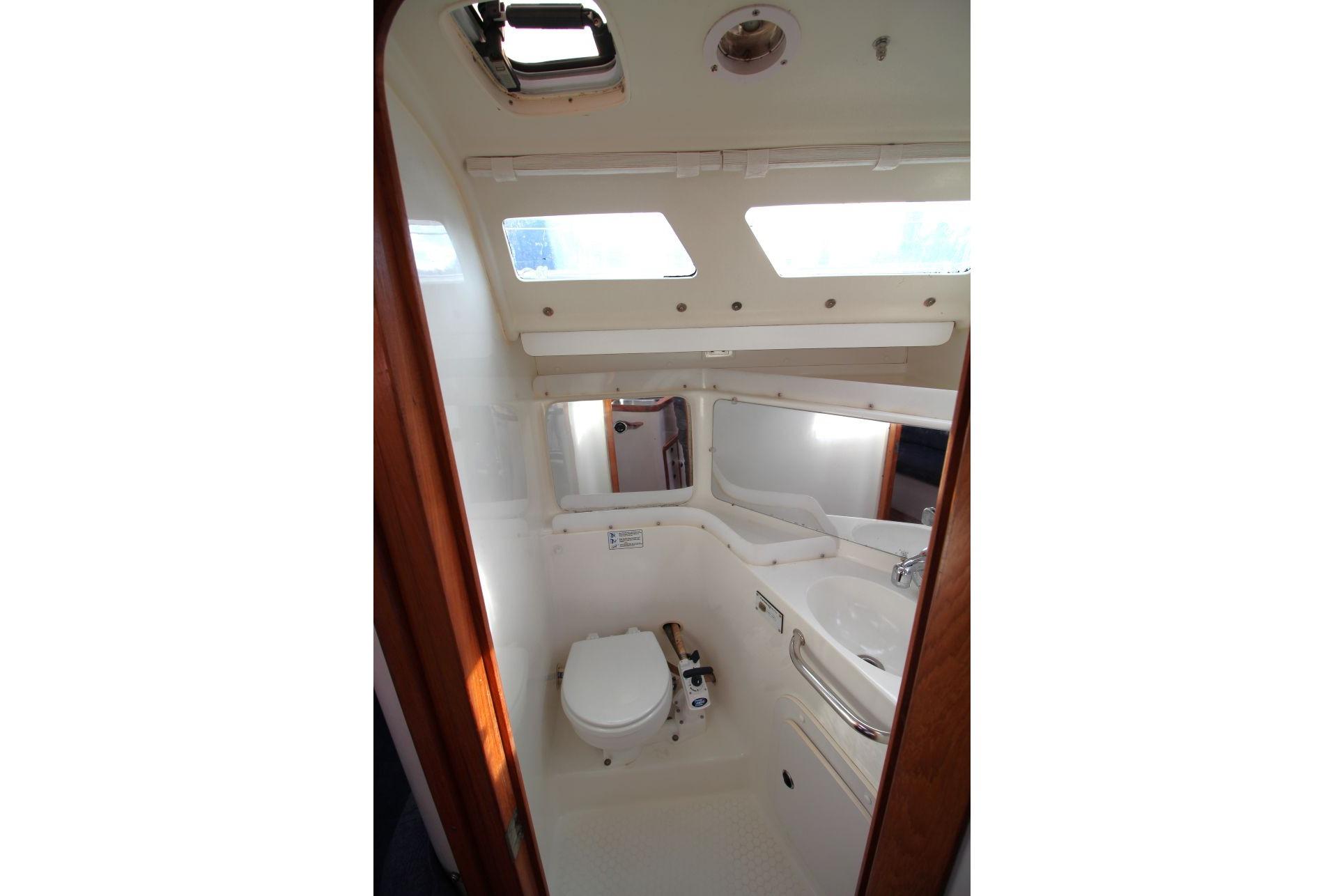M 10531 CF Knot 10 Yacht Sales M 10531 CF Knot 10 Yacht Sales