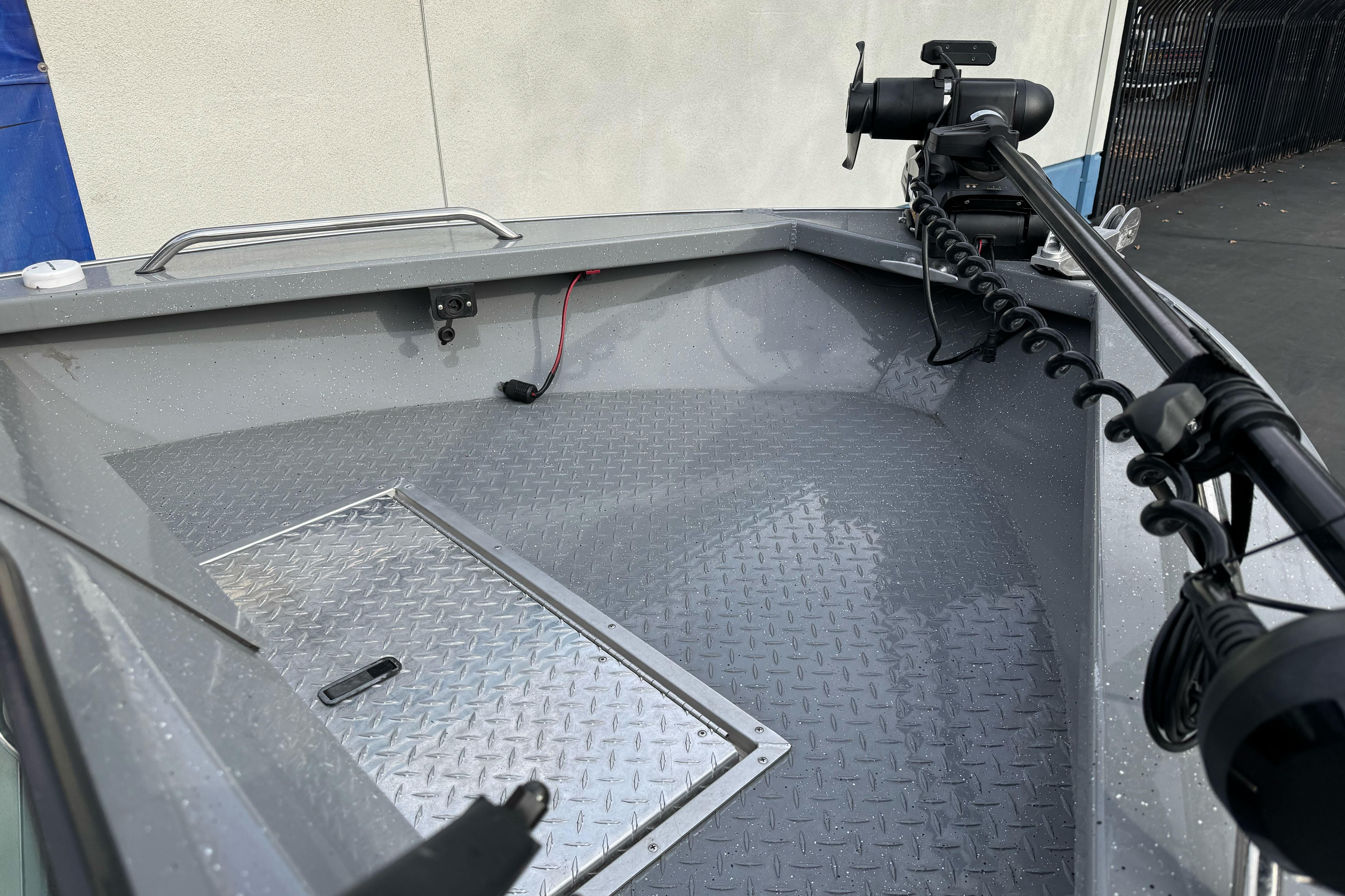 2018 Fish Rite 16.5 Stalker boat deck with trolling motor and diamond plate flooring.