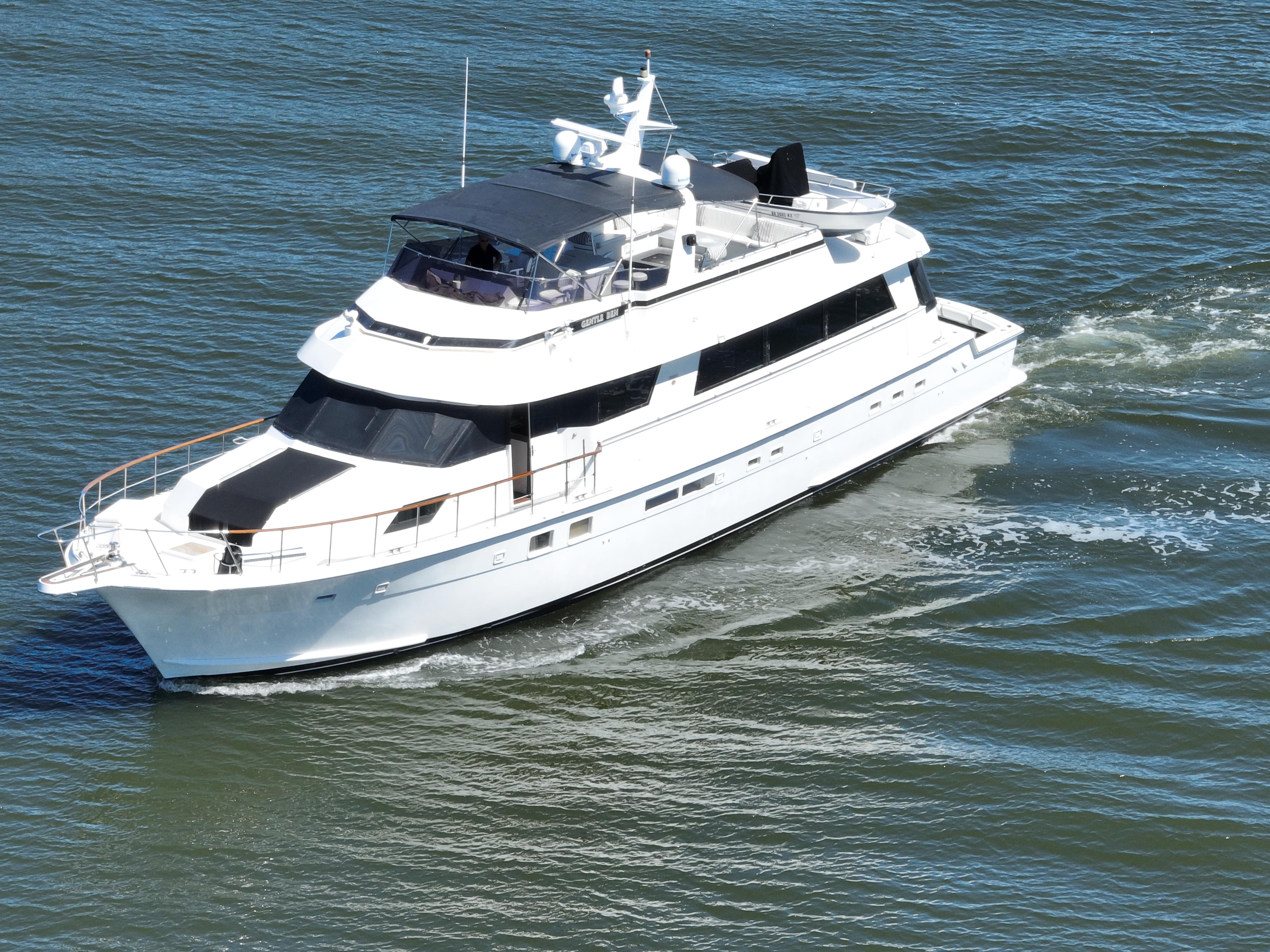 Hatteras-80 Cockpit Motor Yacht 1989-GENTLE BEN VA-US-1989 Hatteras 80 Cockpit Motor Yacht cruising on open water.-9784968 | Thumbnail