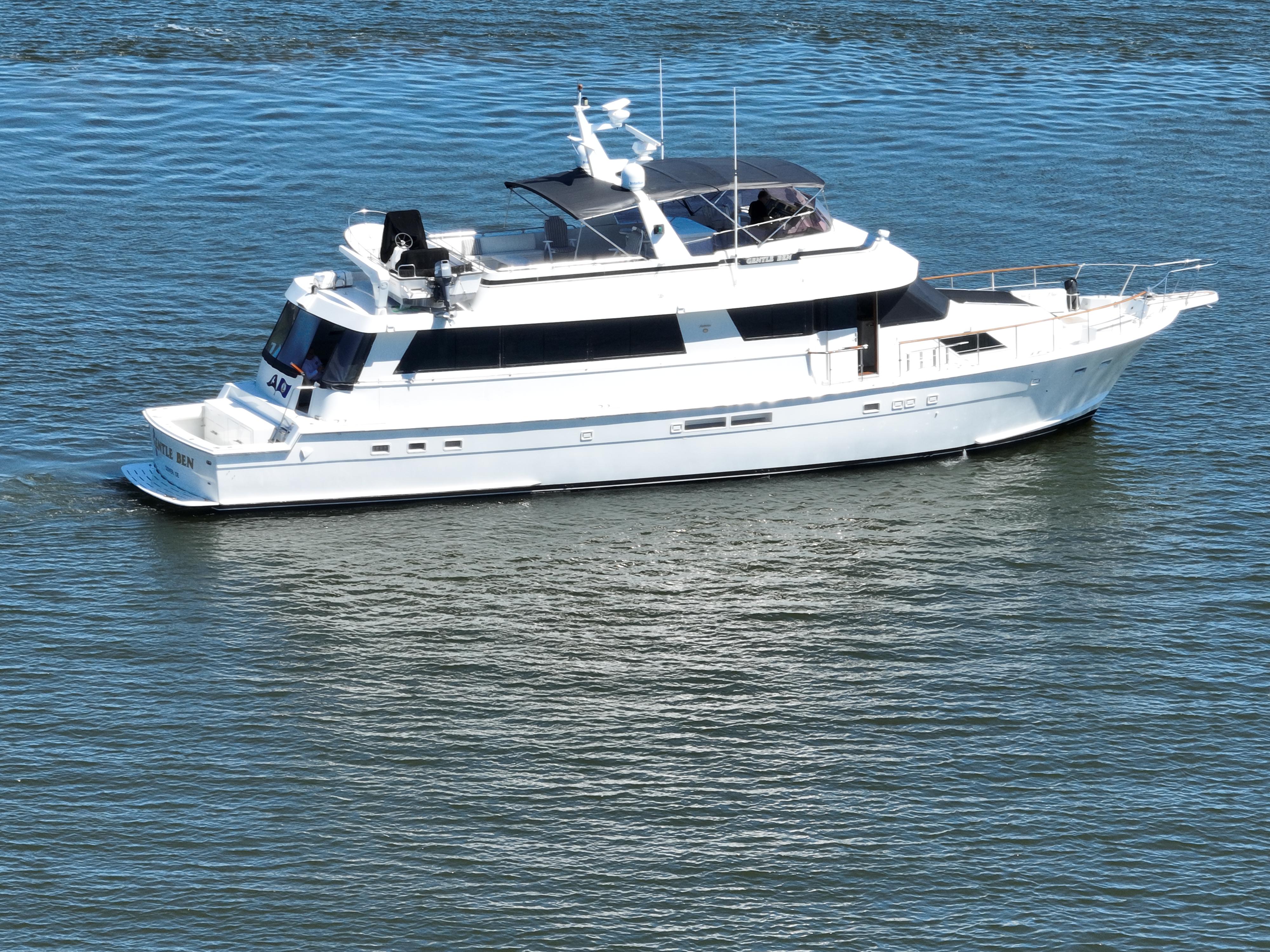 Hatteras-80 Cockpit Motor Yacht 1989-GENTLE BEN VA-US-1989 Hatteras 80 Cockpit Motor Yacht cruising on calm waters.-9784968 | Thumbnail