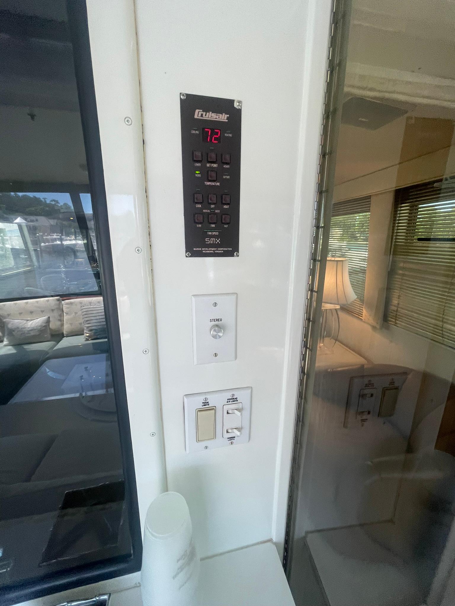 Hatteras-80 Cockpit Motor Yacht 1989-GENTLE BEN VA-US-AFT DECK CLIMATE CONTROLS AC/HEAT-9784968 | Thumbnail