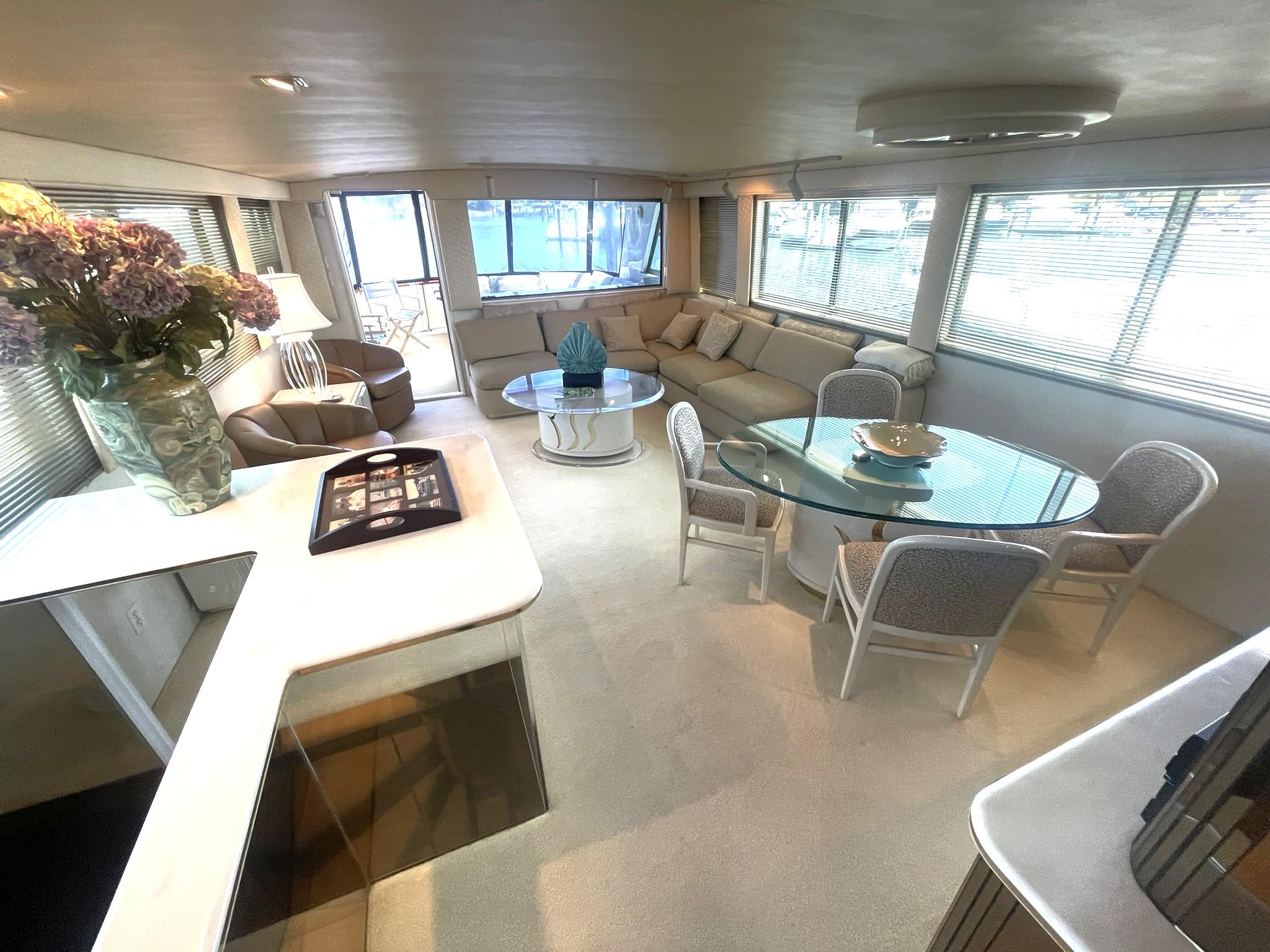 Hatteras-80 Cockpit Motor Yacht 1989-GENTLE BEN VA-US-1989 HATTERAS 80 CPMY SALON OVERVIEW LOOKING AFT-9784968 | Thumbnail