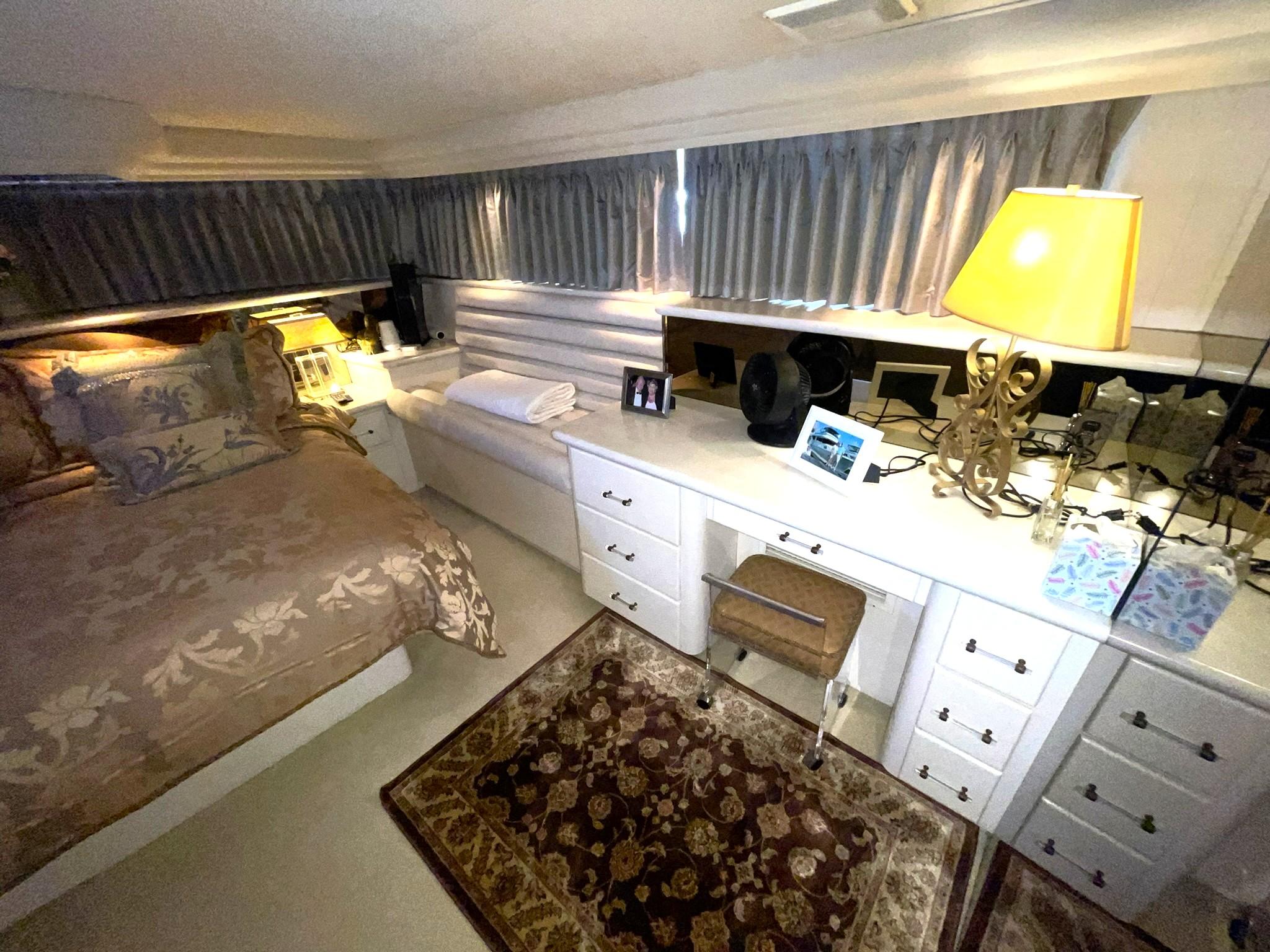 Hatteras-80 Cockpit Motor Yacht 1989-GENTLE BEN VA-US-MASTER STATEROOM VANITY TO PORT-9784968 | Thumbnail