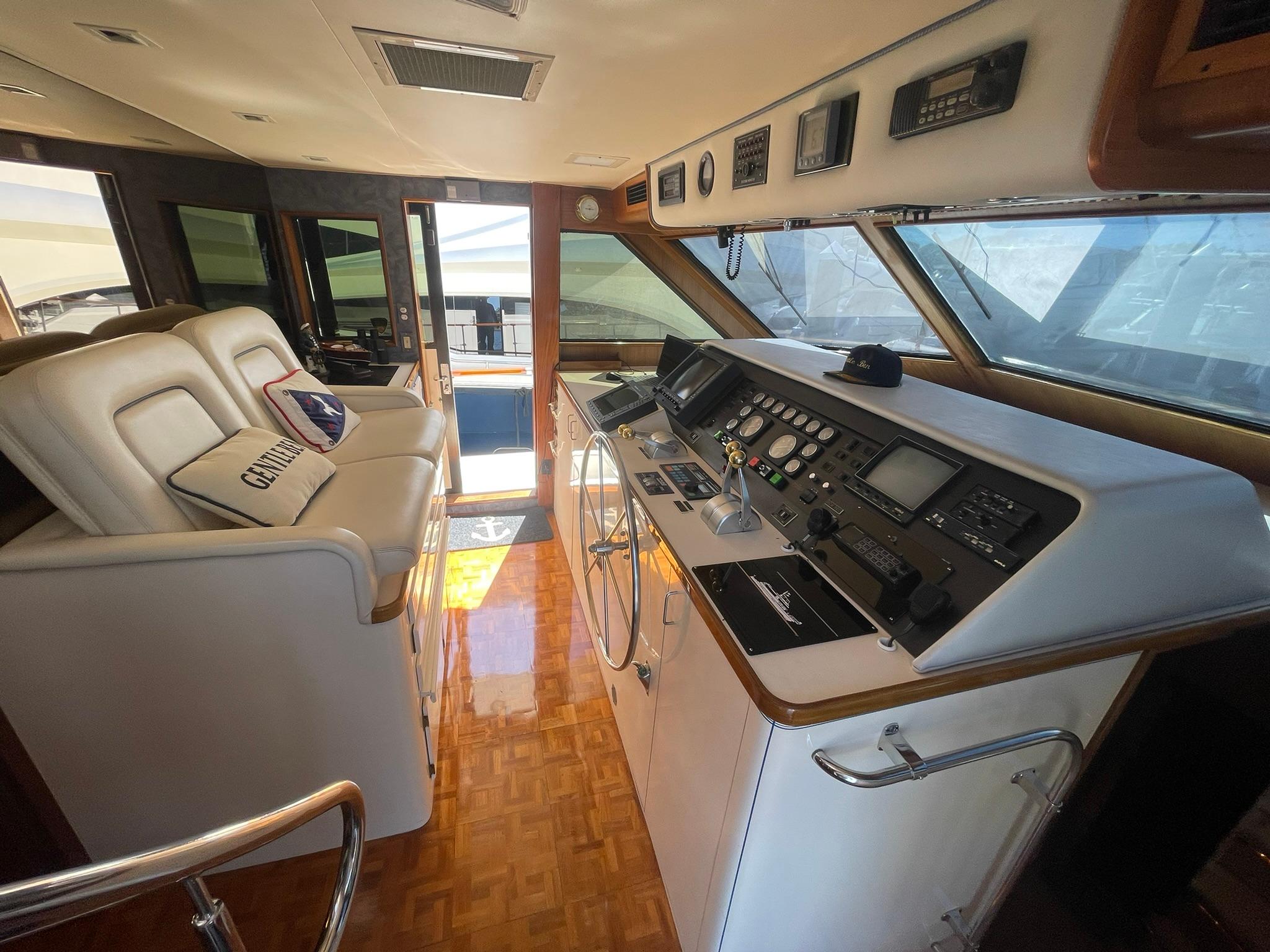 Hatteras-80 Cockpit Motor Yacht 1989-GENTLE BEN VA-US-PILOT HOUSE OVERVIEW LOOKING TO PORT-9784968 | Thumbnail