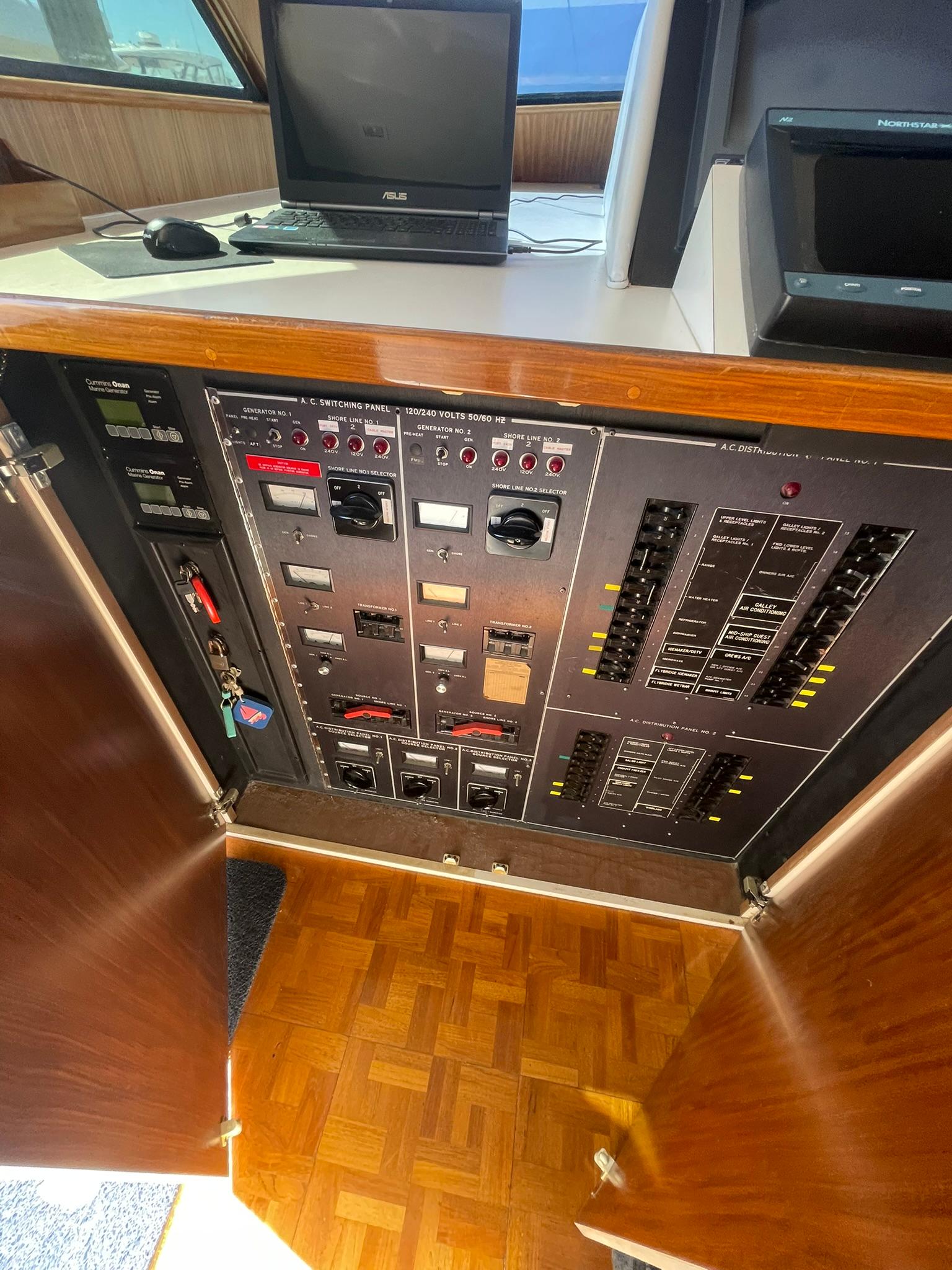 Hatteras-80 Cockpit Motor Yacht 1989-GENTLE BEN VA-US-AC & DC ELECTRICAL DISTRIBUTION PANEL-9784968 | Thumbnail