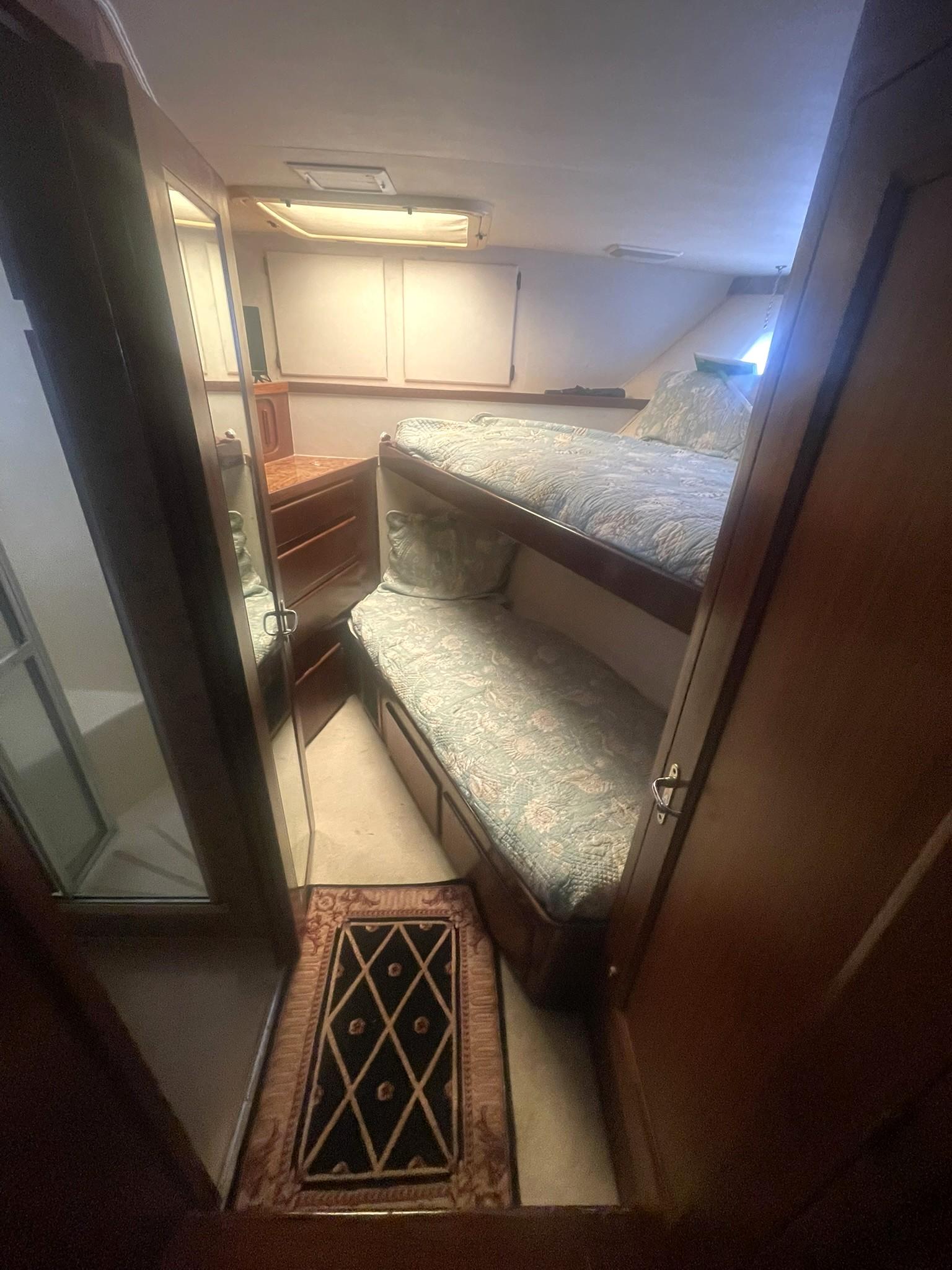 Hatteras-80 Cockpit Motor Yacht 1989-GENTLE BEN VA-US-FOURTH GUEST STATEROOM V-BERTH FORWARD-9784968 | Thumbnail
