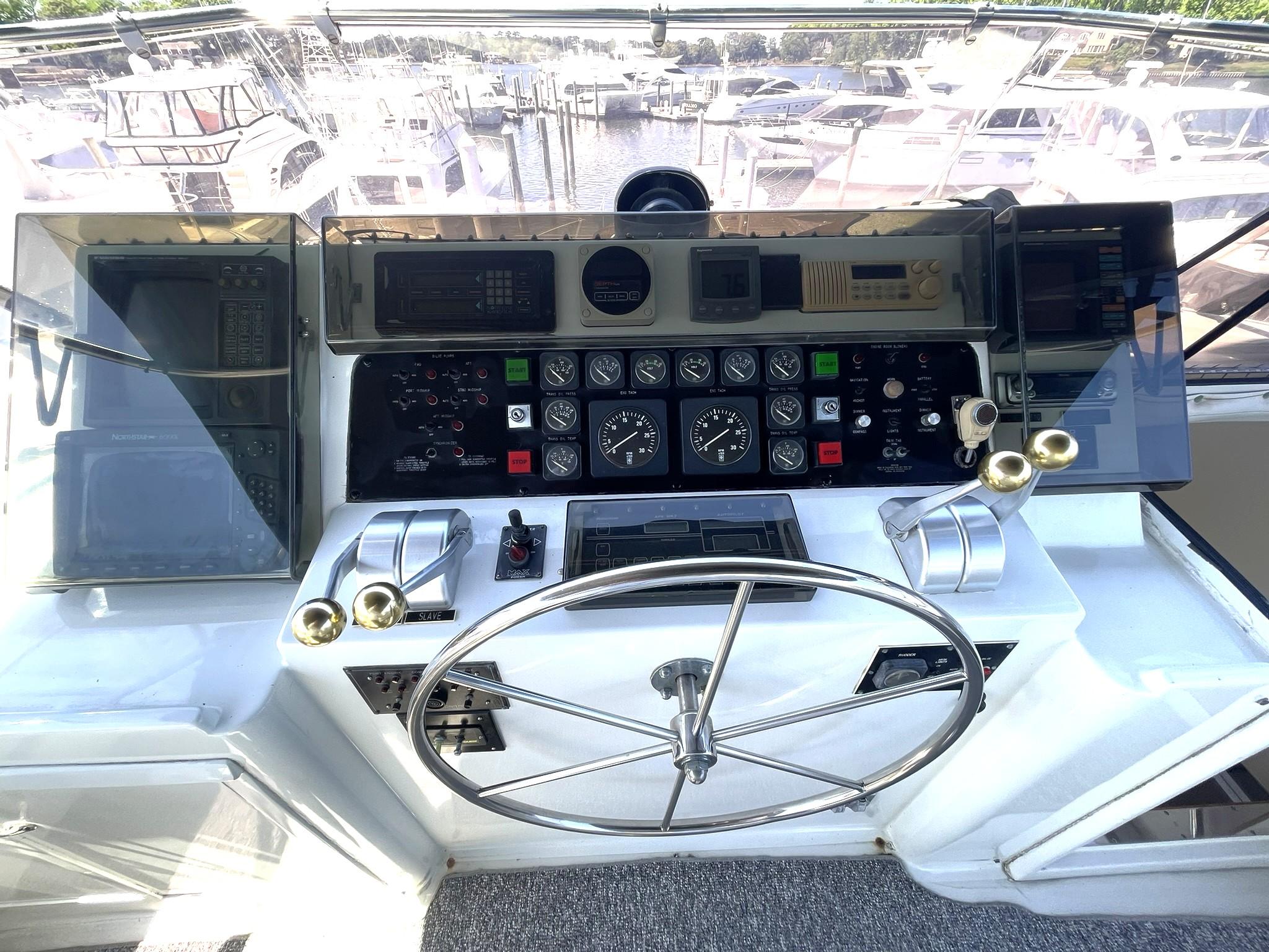 Hatteras-80 Cockpit Motor Yacht 1989-GENTLE BEN VA-US-BRIDGE HELM-9784968 | Thumbnail