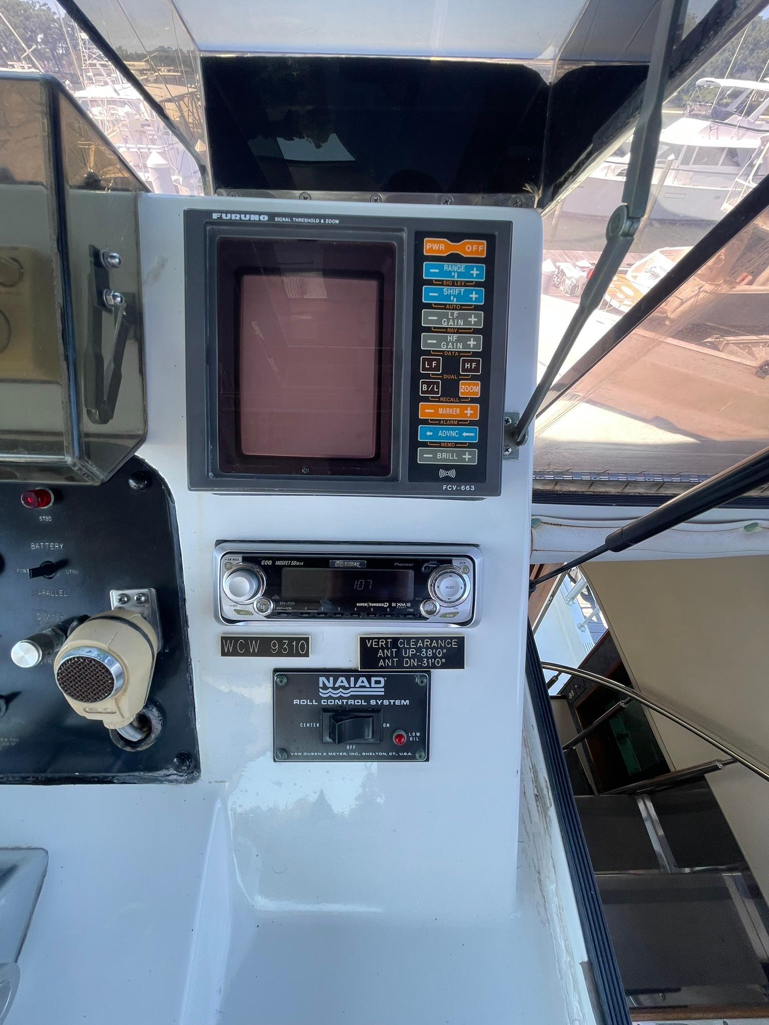 Hatteras-80 Cockpit Motor Yacht 1989-GENTLE BEN VA-US-STABILIZER CONTROLS-9784968 | Thumbnail