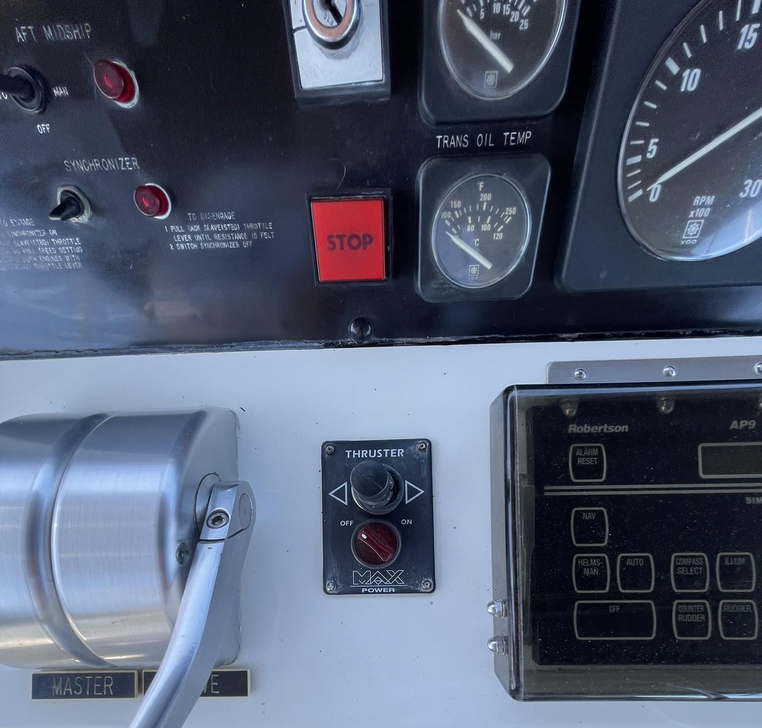 Hatteras-80 Cockpit Motor Yacht 1989-GENTLE BEN VA-US-BOW THRUSTER CONTROLS-9784968 | Thumbnail