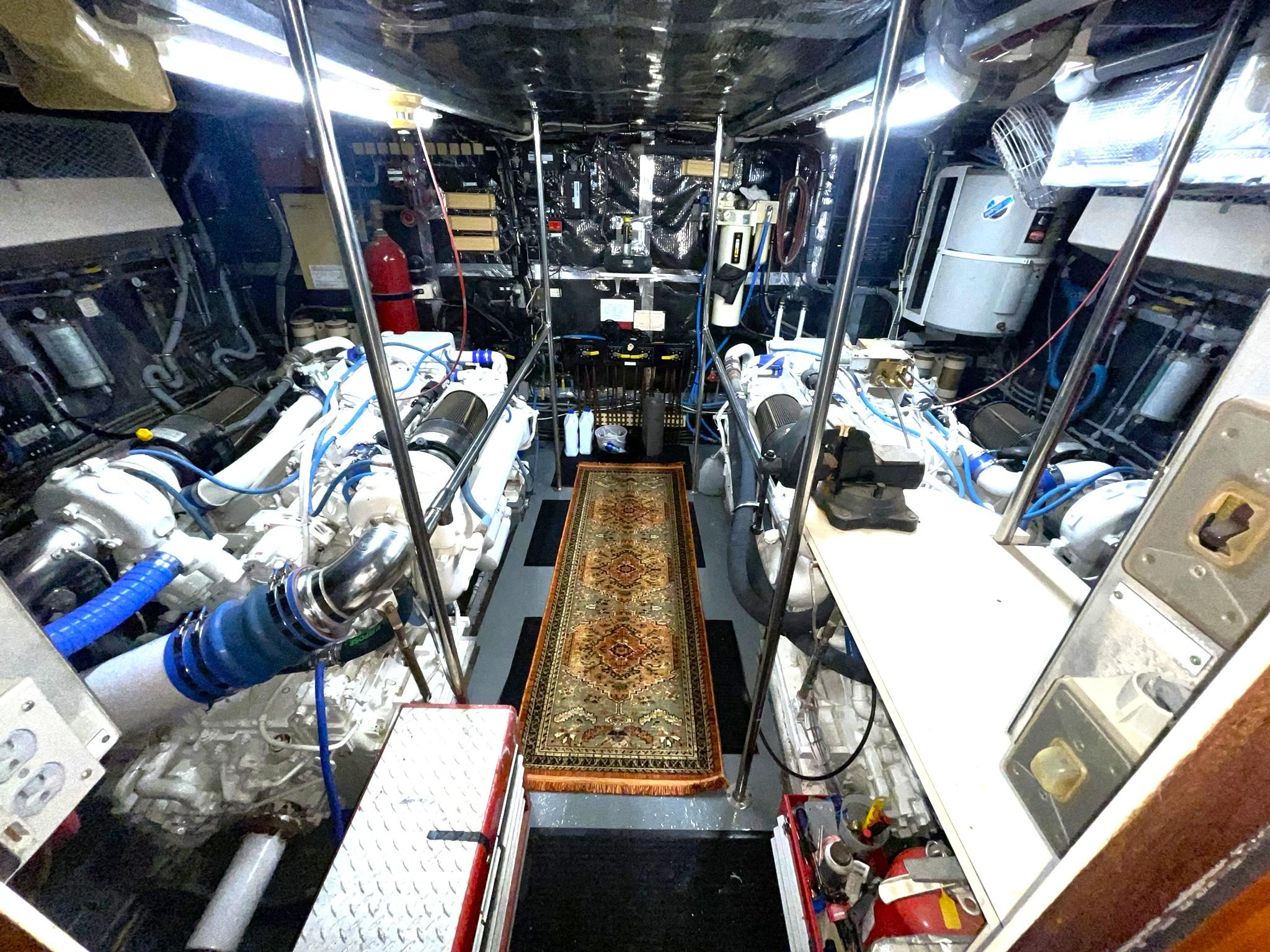 Hatteras-80 Cockpit Motor Yacht 1989-GENTLE BEN VA-US-WALK-IN ENGINE ROOM LOOKING FORWARD-9784968 | Thumbnail