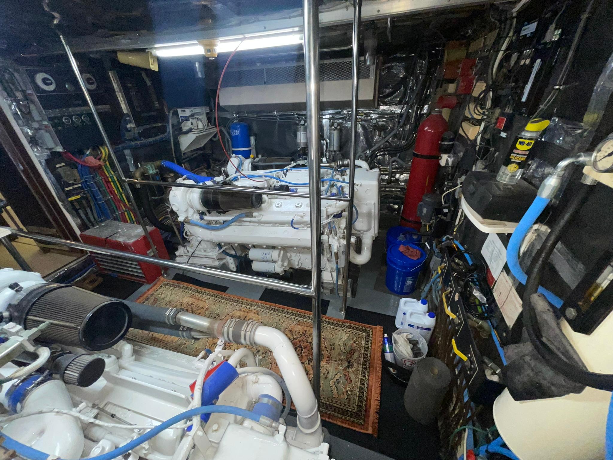 Hatteras-80 Cockpit Motor Yacht 1989-GENTLE BEN VA-US-PORT SIDE ENGINE ROOM-9784968 | Thumbnail