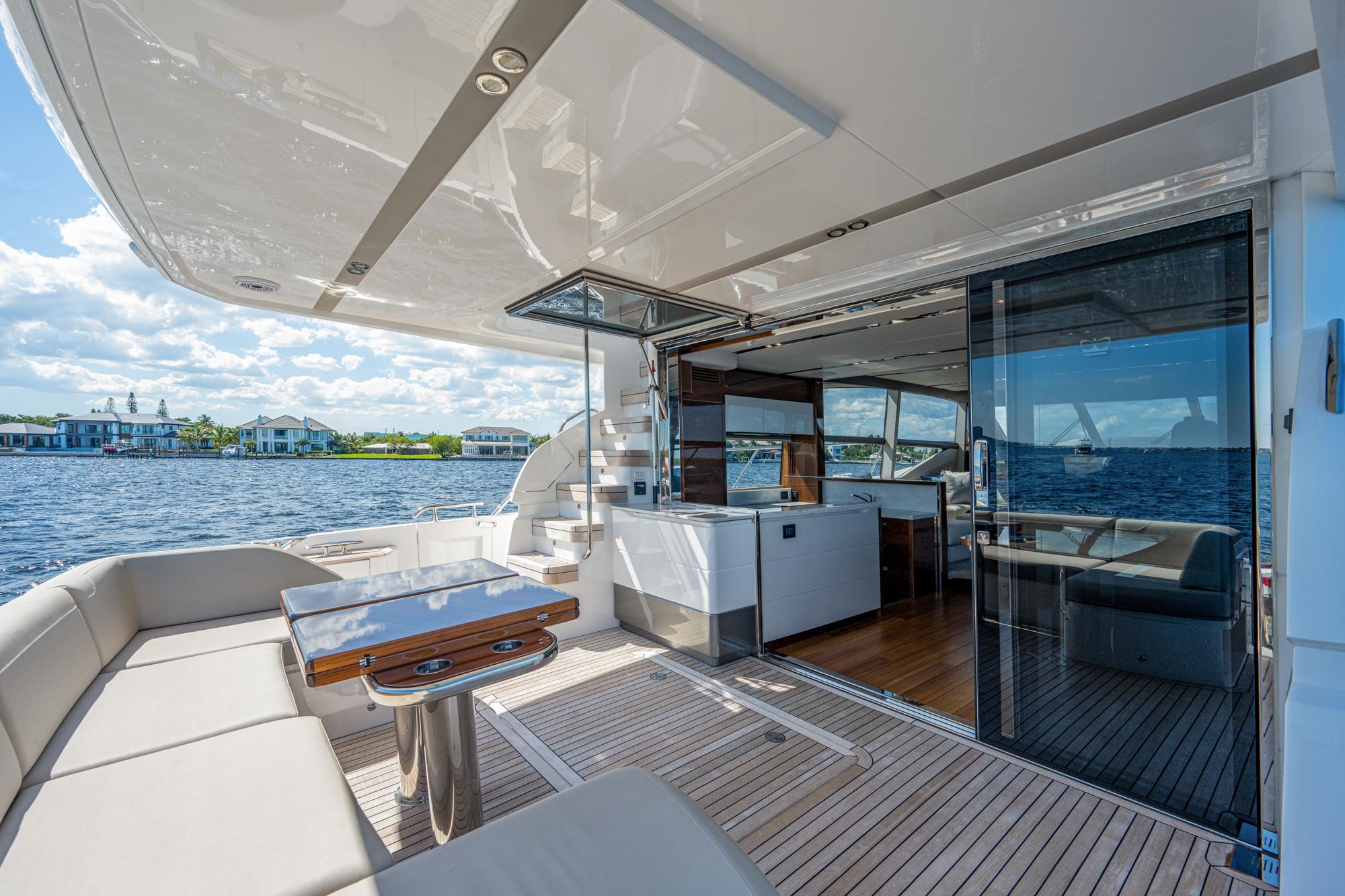 Princess 70 I Love It - Aft Deck, Seating and Table