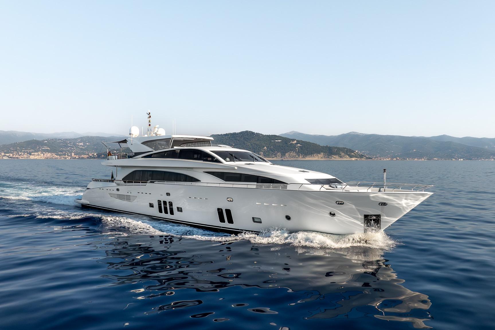 Couach Yachts 121′