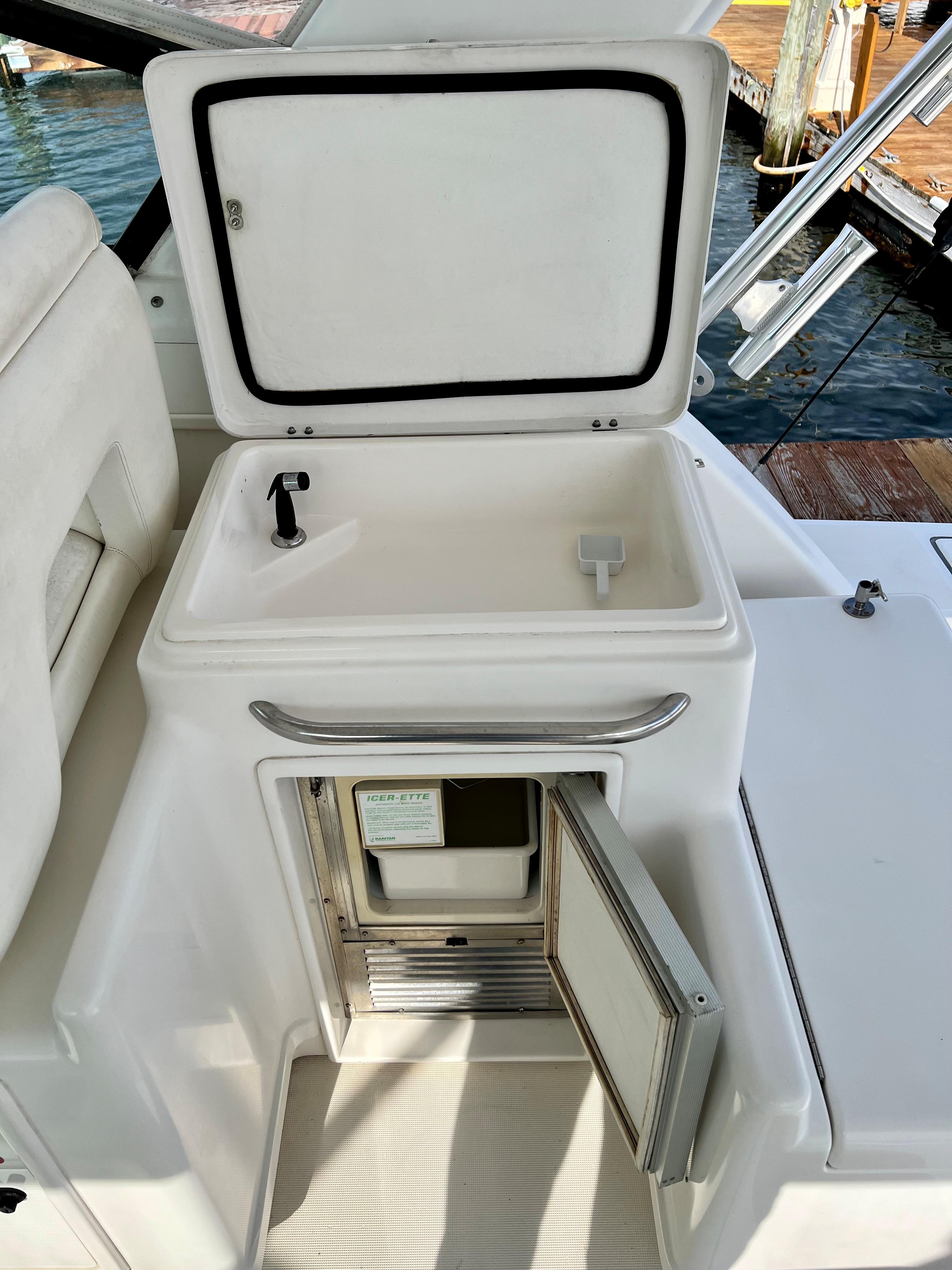 2000 Tiara Yachts 3700 Open