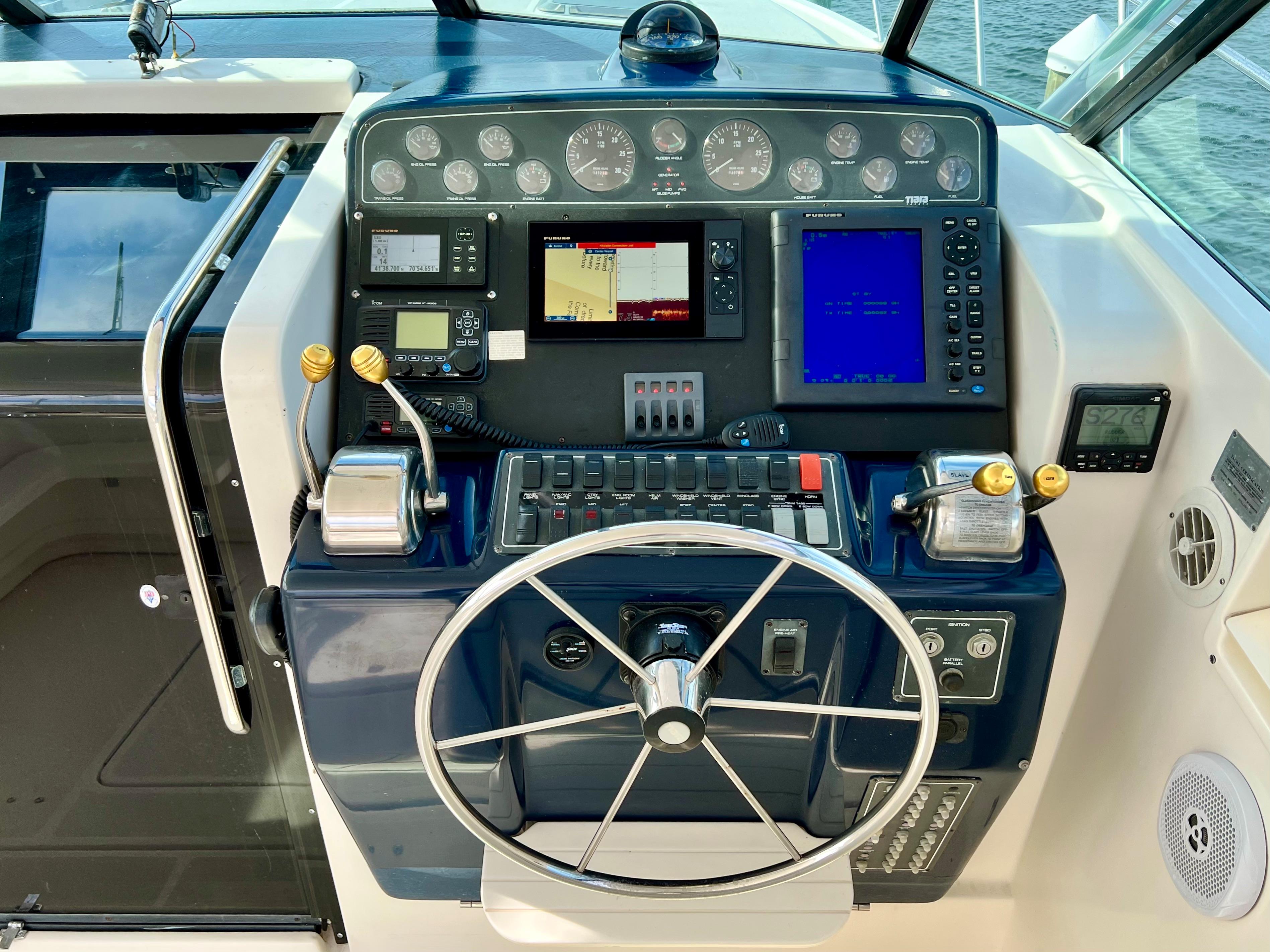 2000 Tiara Yachts 3700 Open