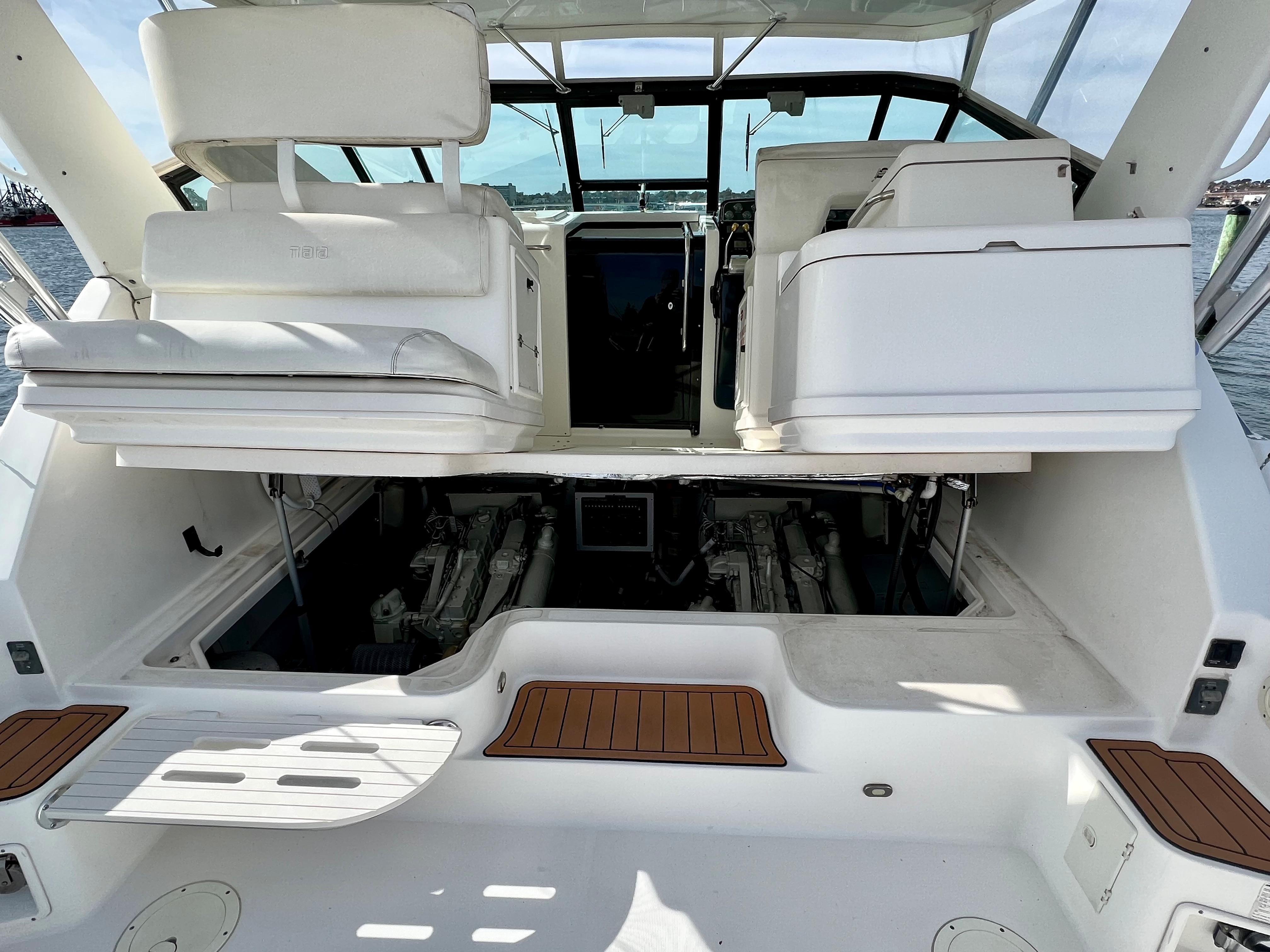 2000 Tiara Yachts 3700 Open