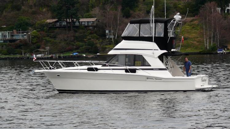 2001 Riviera Twin Cabin Convertible #TBTW366101 inventory image at Sun Country Yachts, South Lake Union (Seattle)