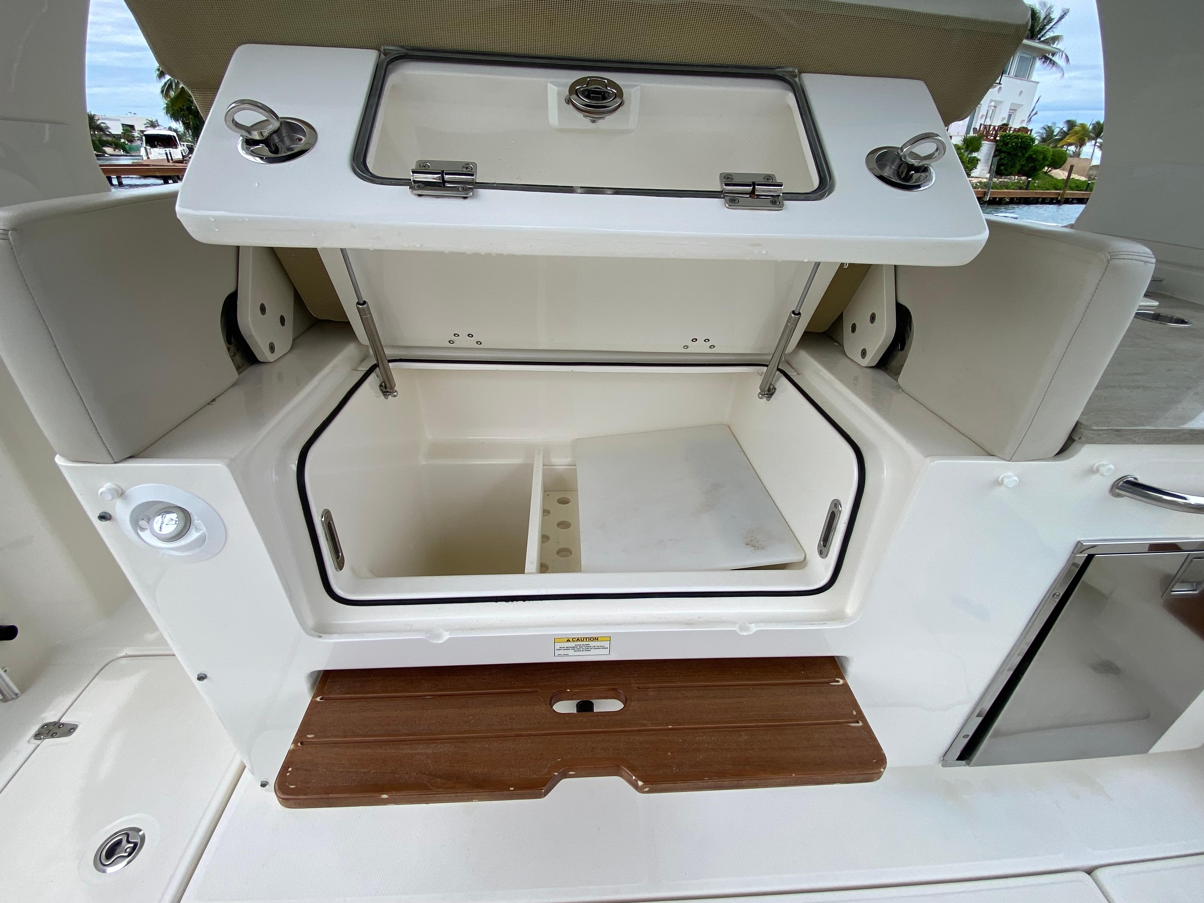 2021 Boston Whaler 350 Realm Yacht Photos Pics 