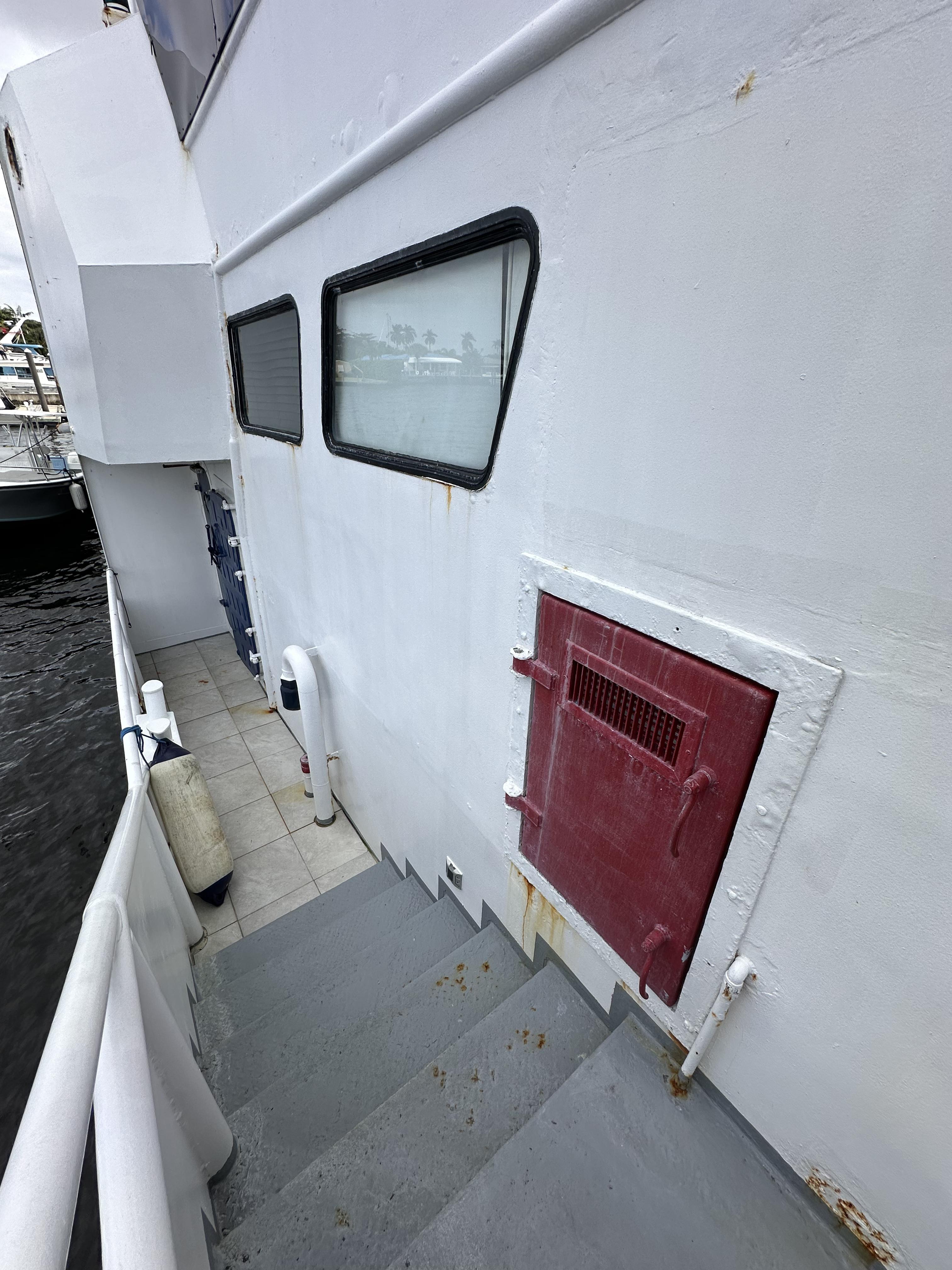 Custom-Dive Boat 1965-93 Dive Boat FL-US-9654997 | Thumbnail