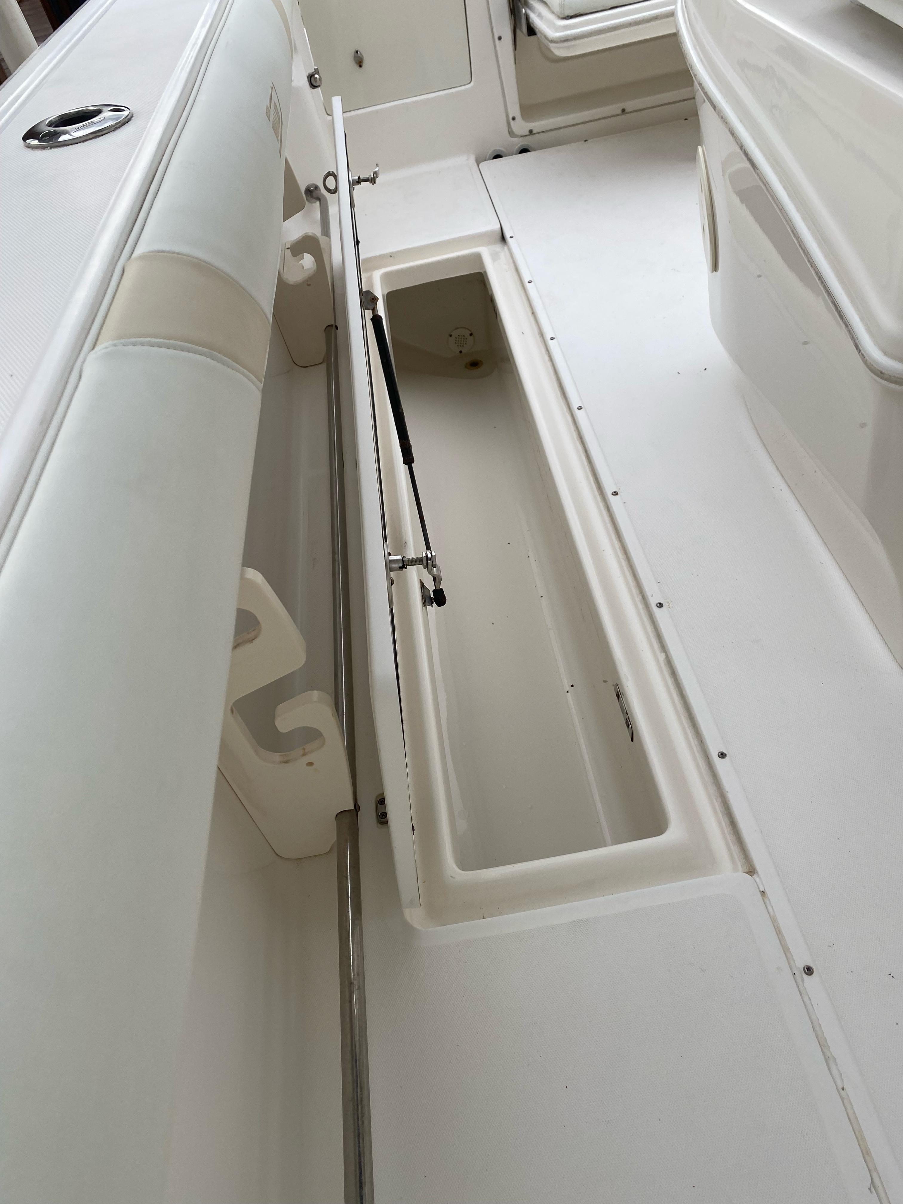 2008-boston-whaler-320-outrage-power-9794999-20250515082440521-1_XLARGE