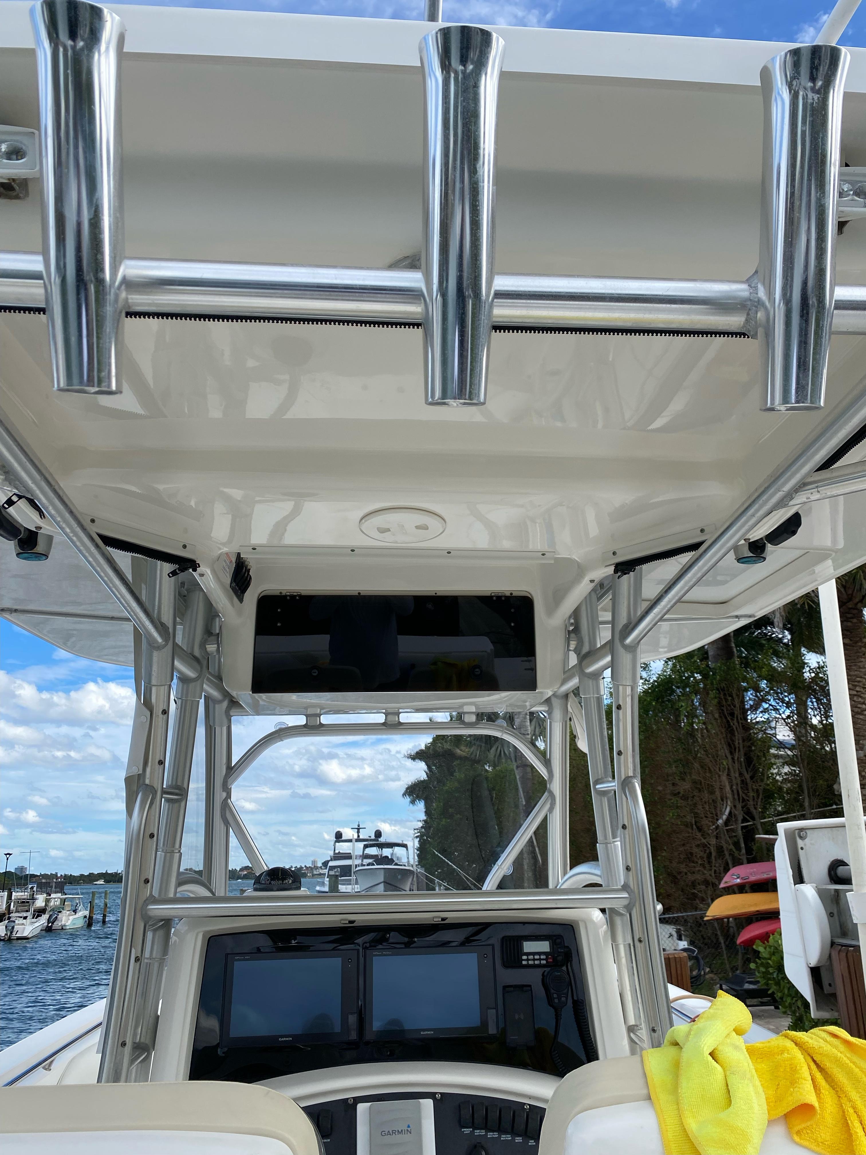 2008-boston-whaler-320-outrage-power-9794999-20250515082559272-1_XLARGE