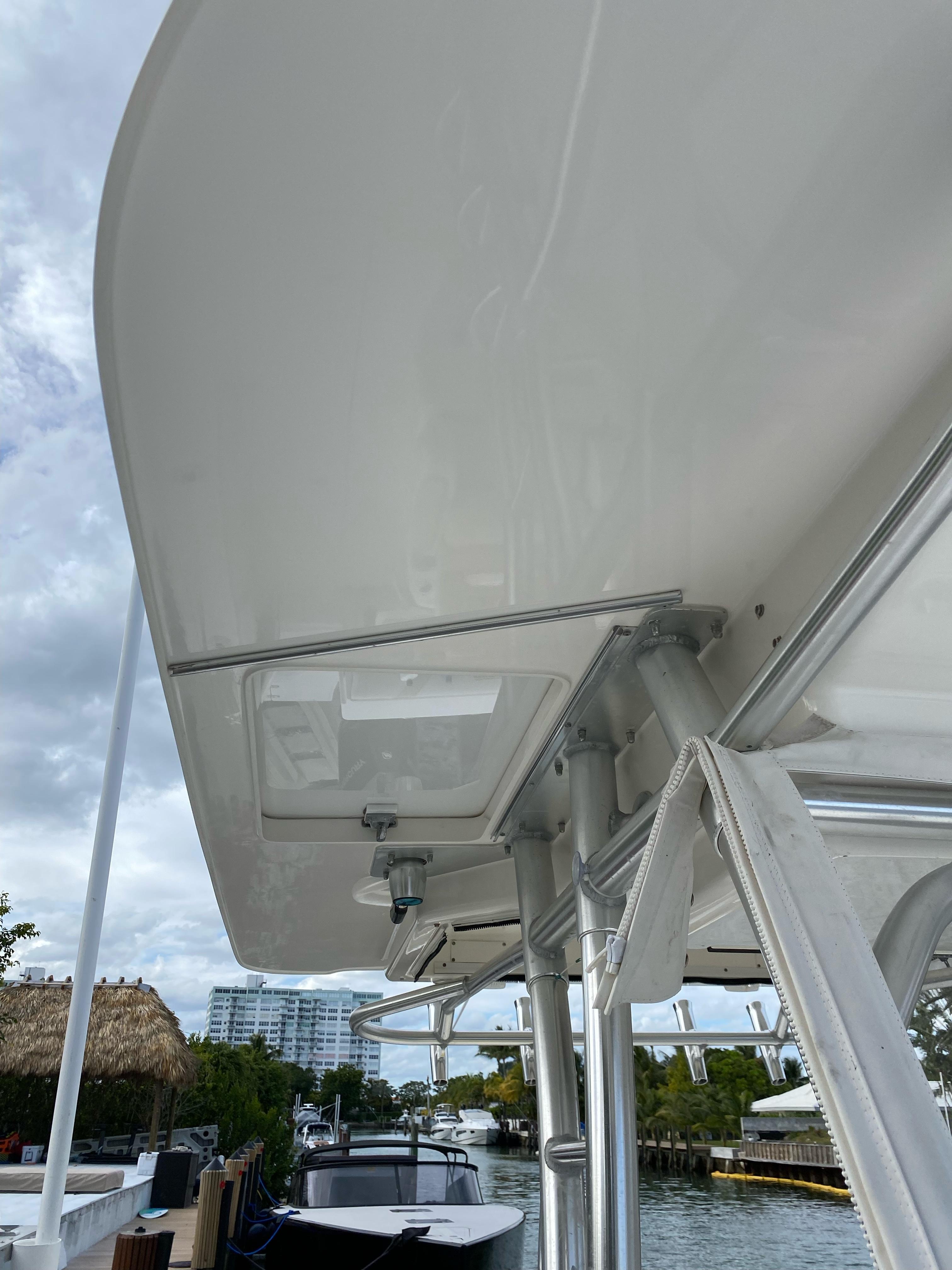 2008-boston-whaler-320-outrage-power-9794999-20250515082611989-1_XLARGE