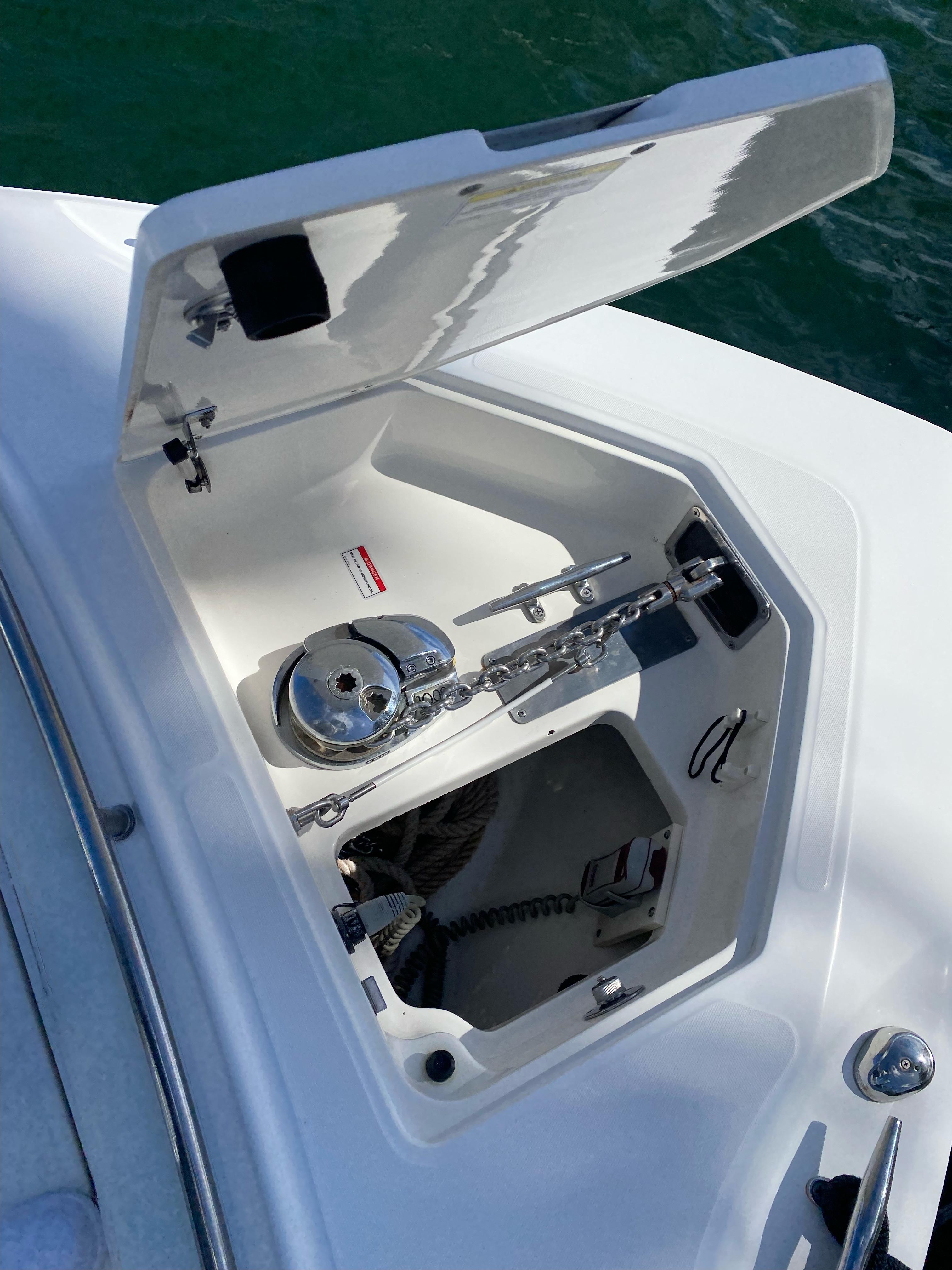 2008-boston-whaler-320-outrage-power-9794999-20250515082723165-1_XLARGE