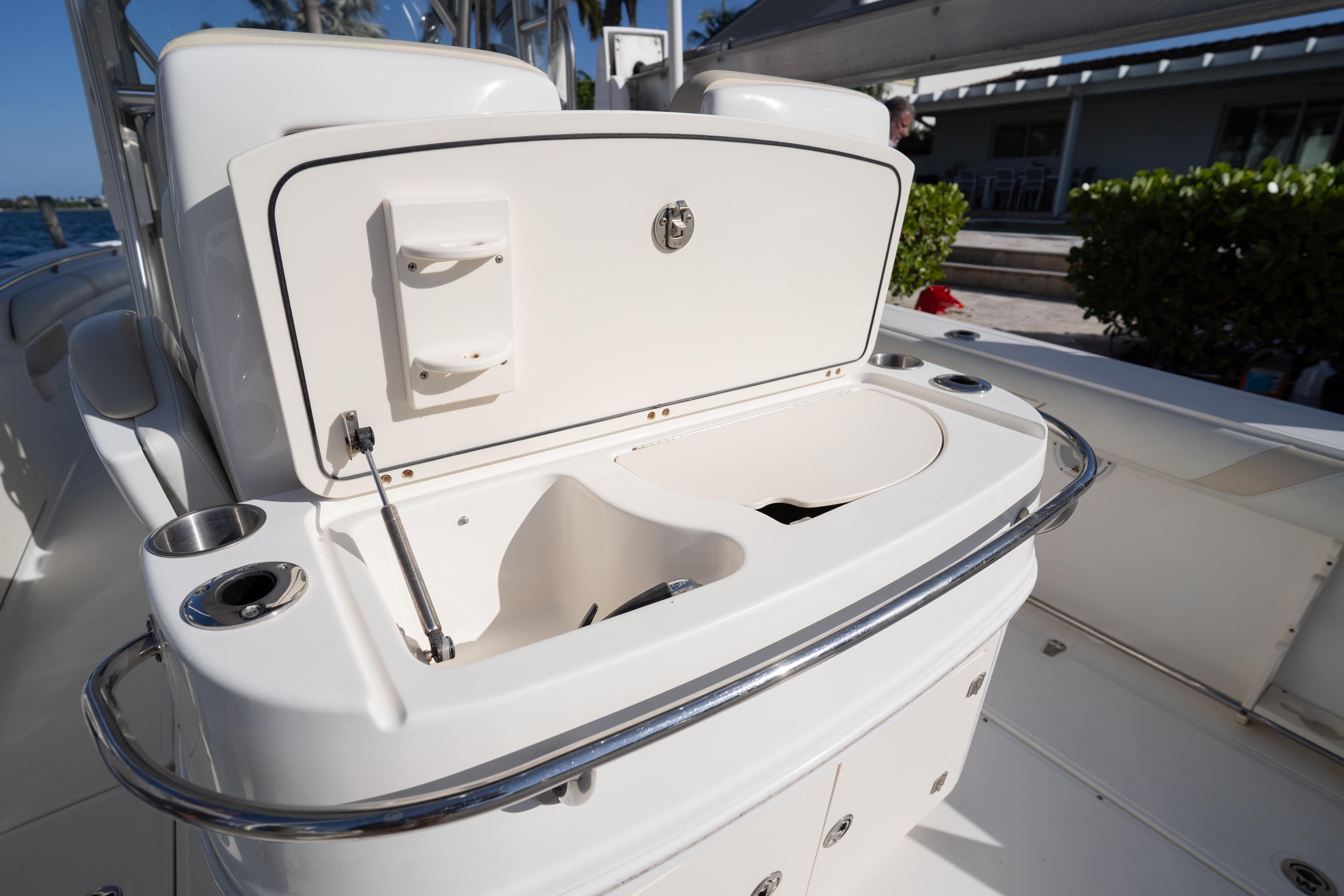 2008-boston-whaler-320-outrage-power-9794999-20250521061857016-1_XLARGE