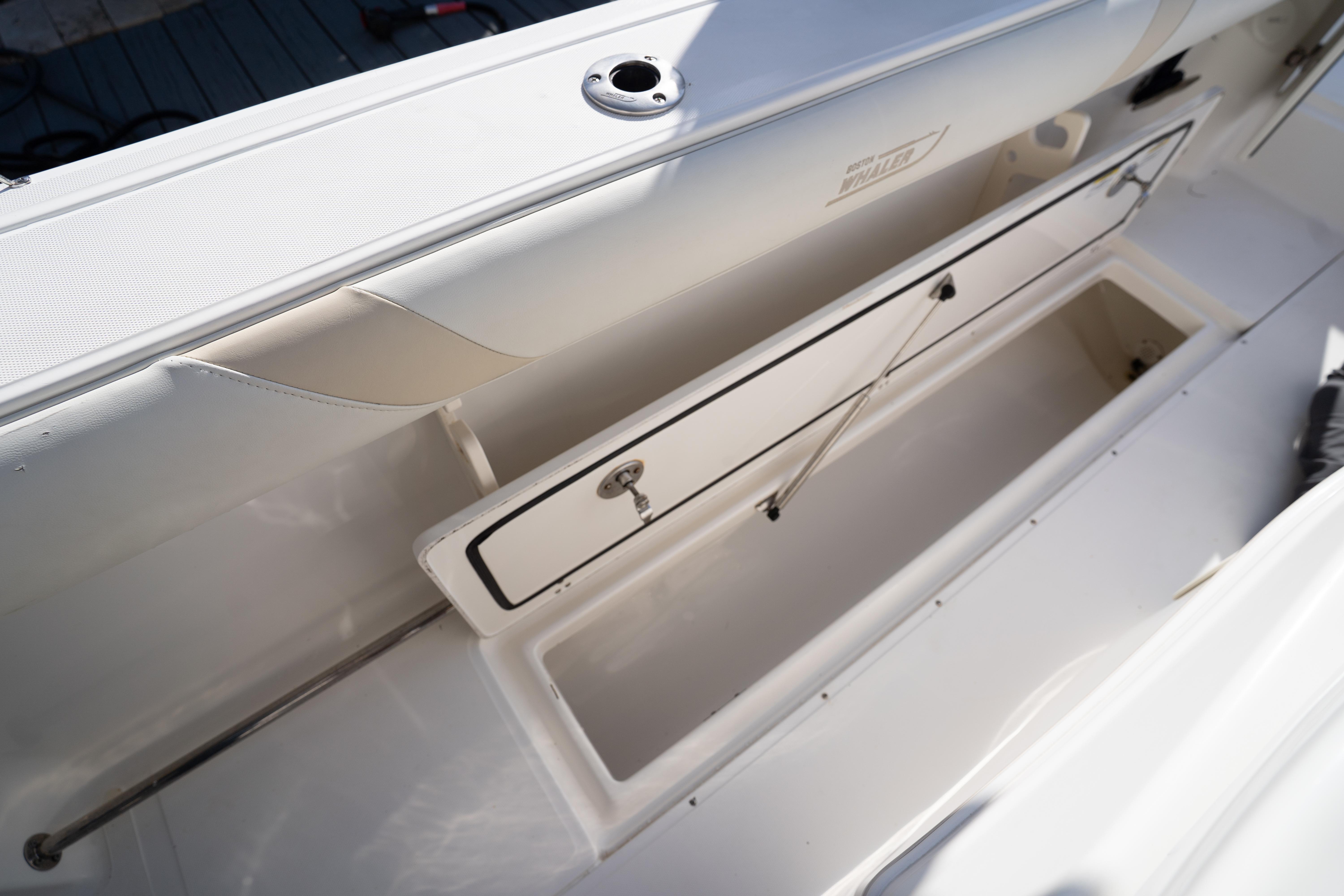 2008-boston-whaler-320-outrage-power-9794999-20250521061909939-1_XLARGE