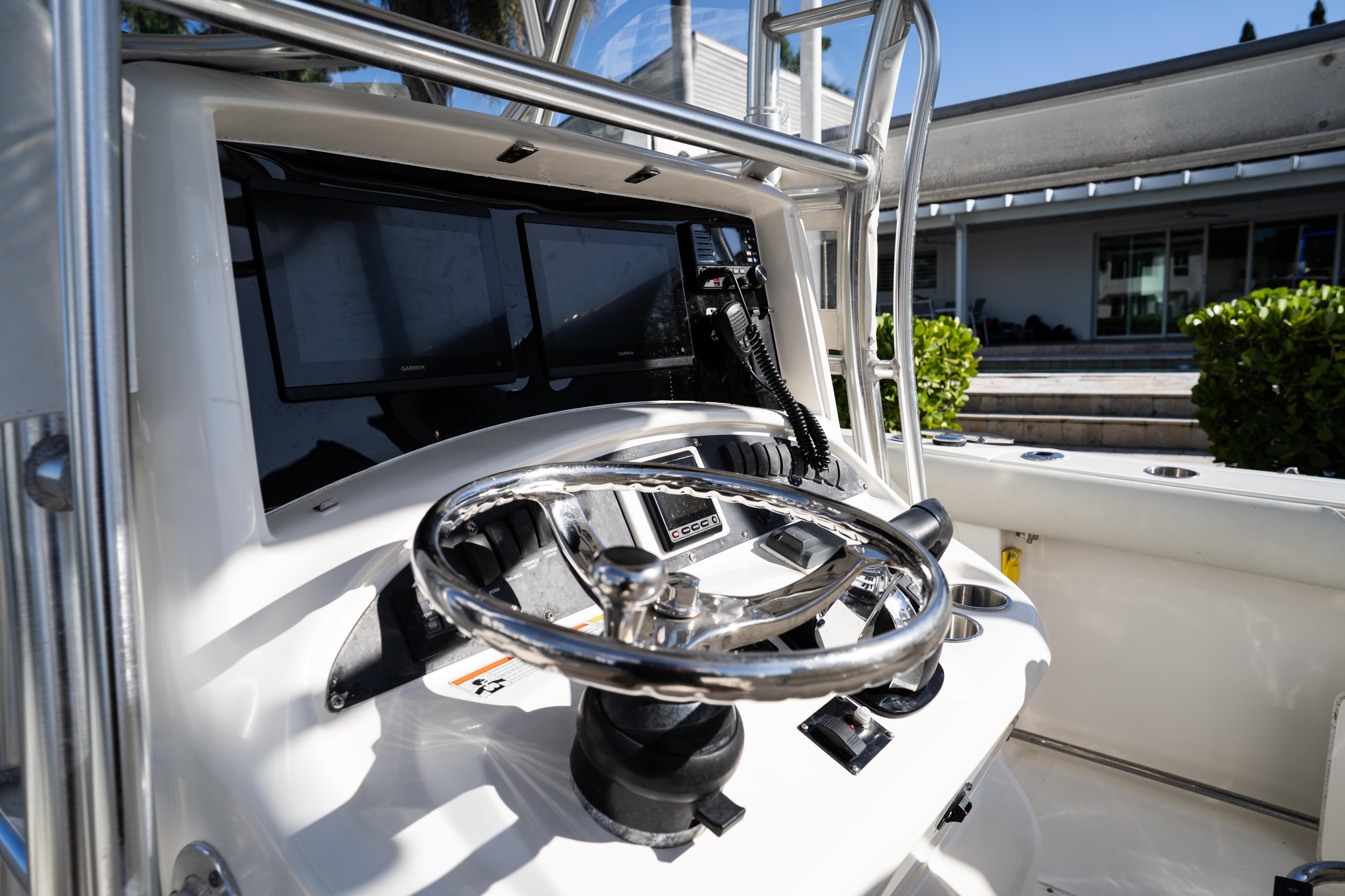2008-boston-whaler-320-outrage-power-9794999-20250521061915362-1_XLARGE