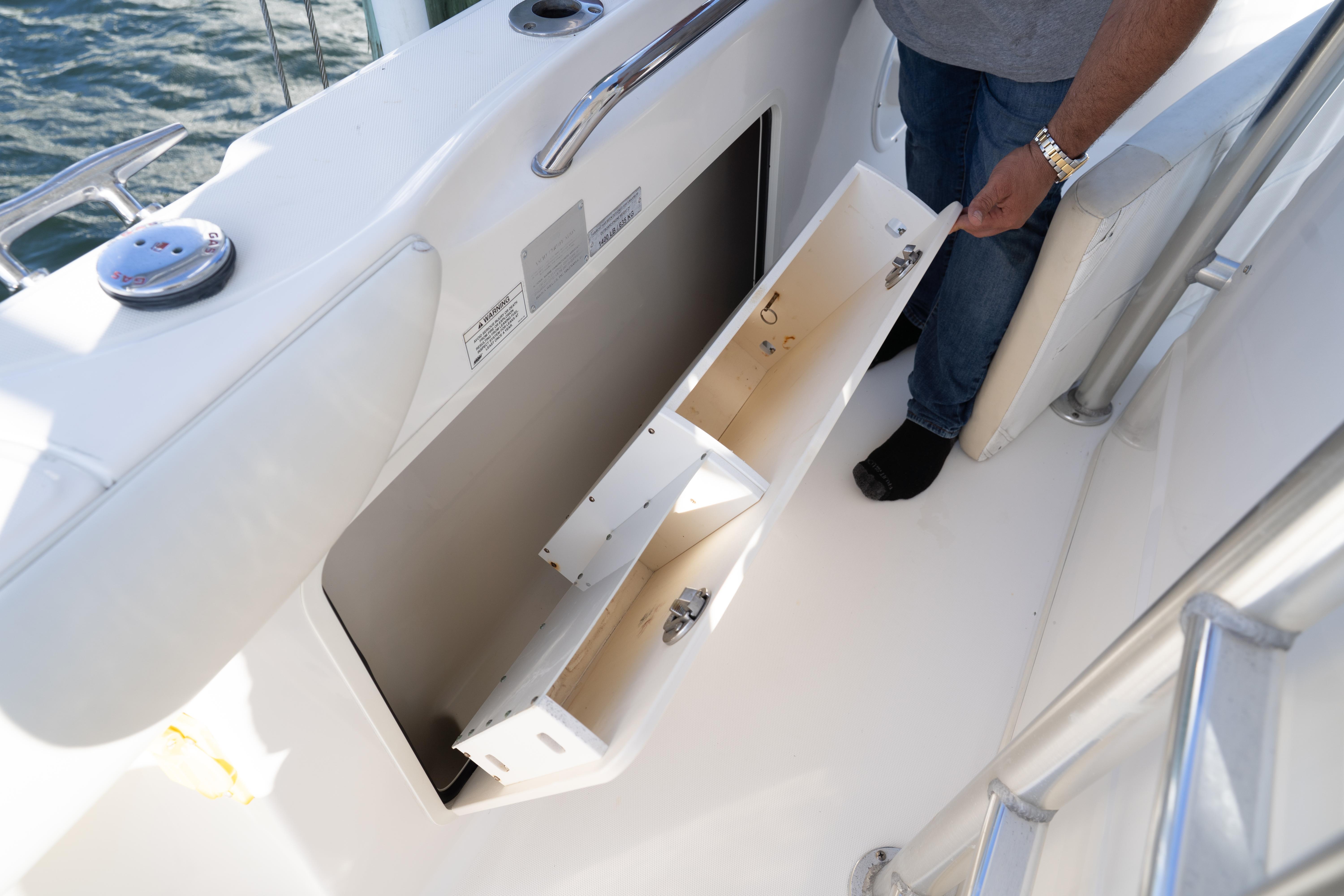 2008-boston-whaler-320-outrage-power-9794999-20250521061923971-1_XLARGE