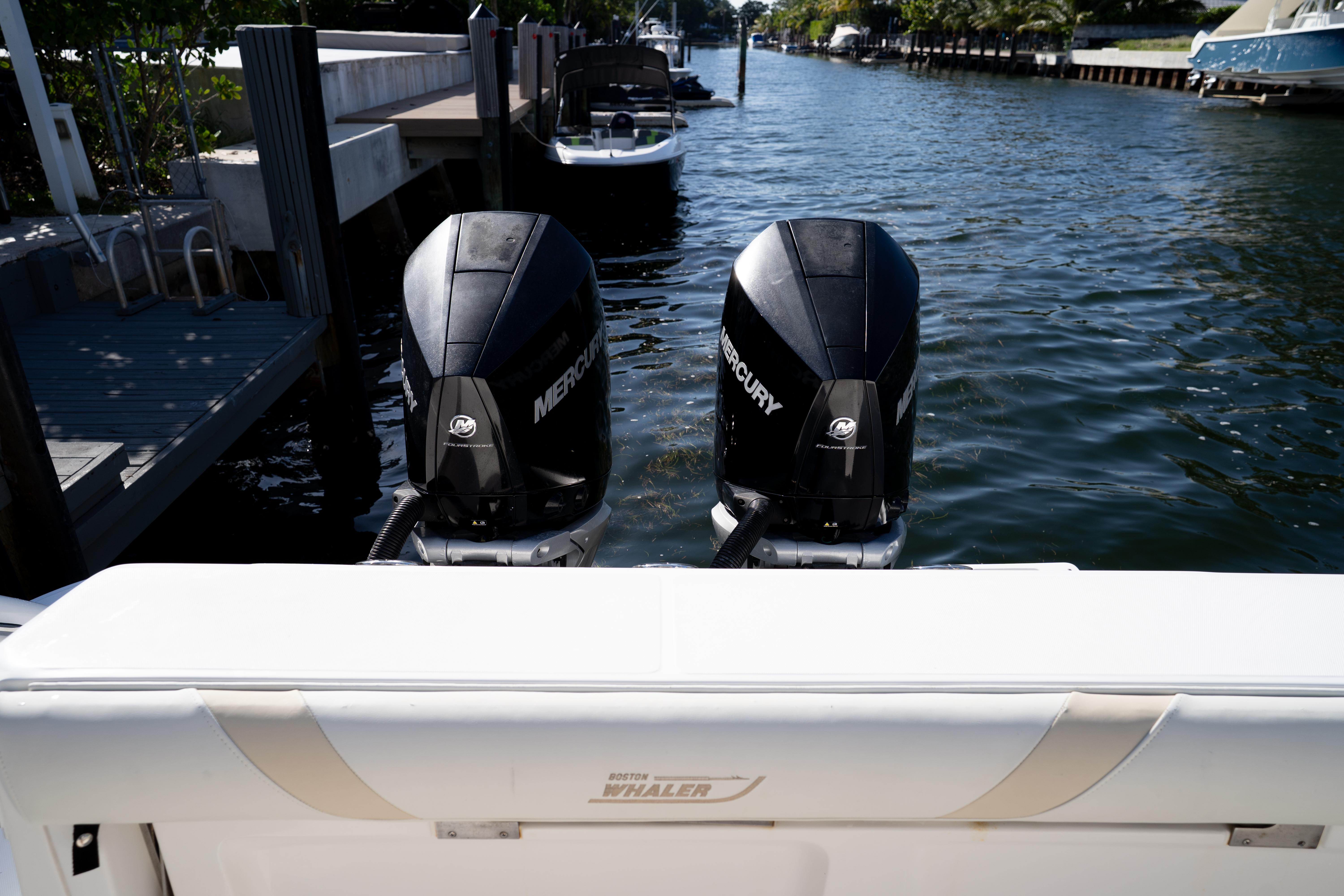 2008-boston-whaler-320-outrage-power-9794999-20250521061929944-1_XLARGE