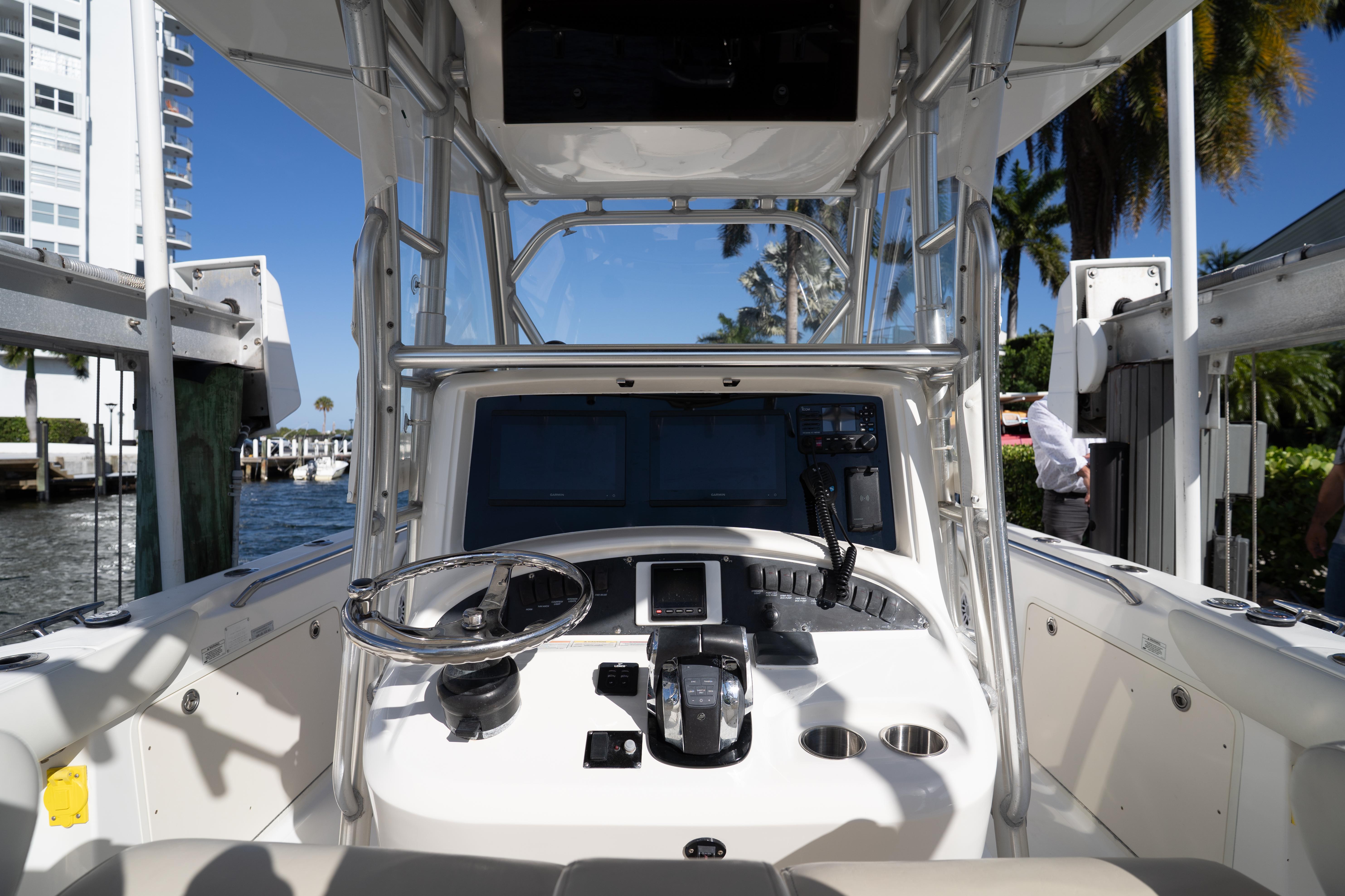 2008-boston-whaler-320-outrage-power-9794999-20250521062646663-1_XLARGE