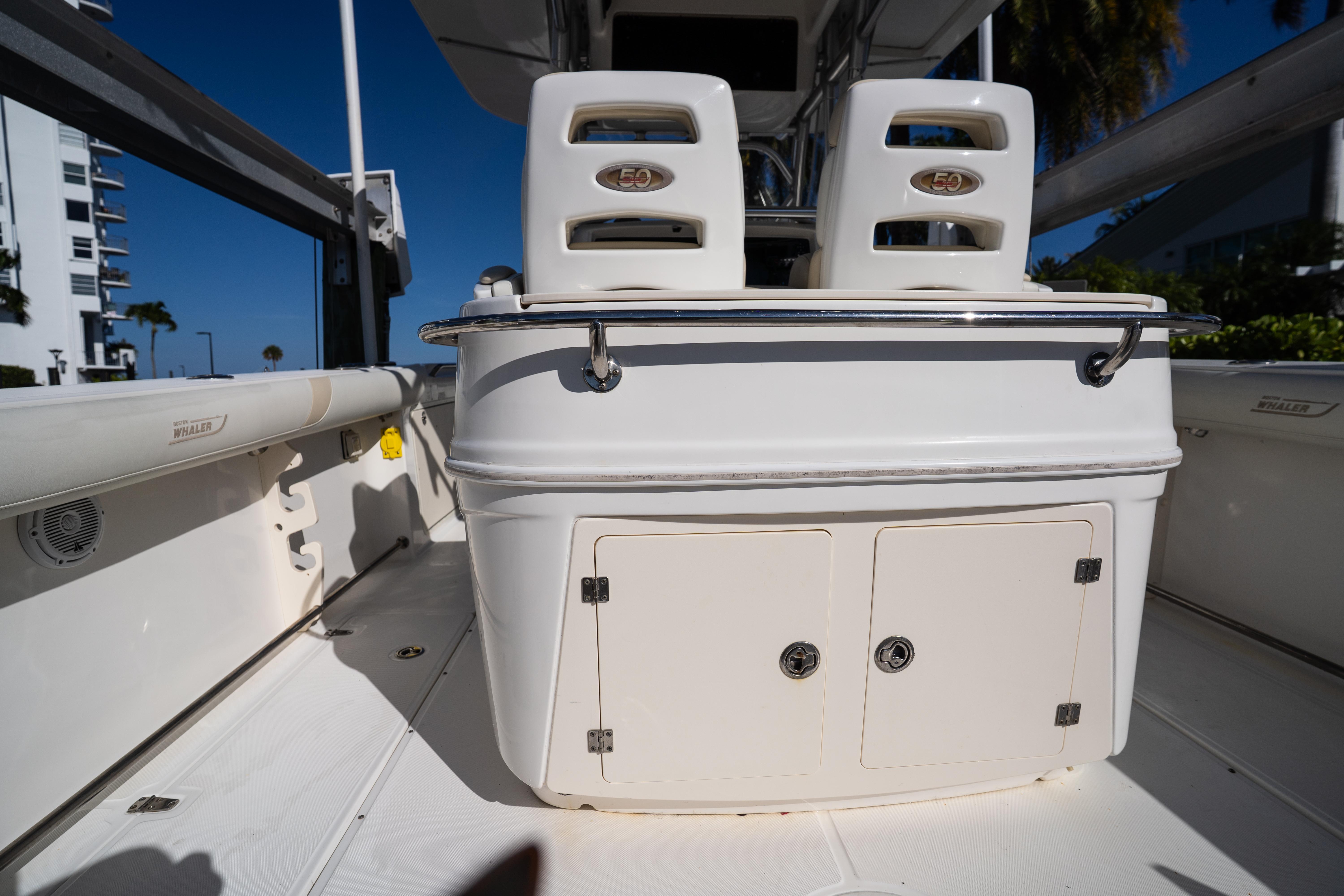 2008-boston-whaler-320-outrage-power-9794999-20250521062735279-1_XLARGE