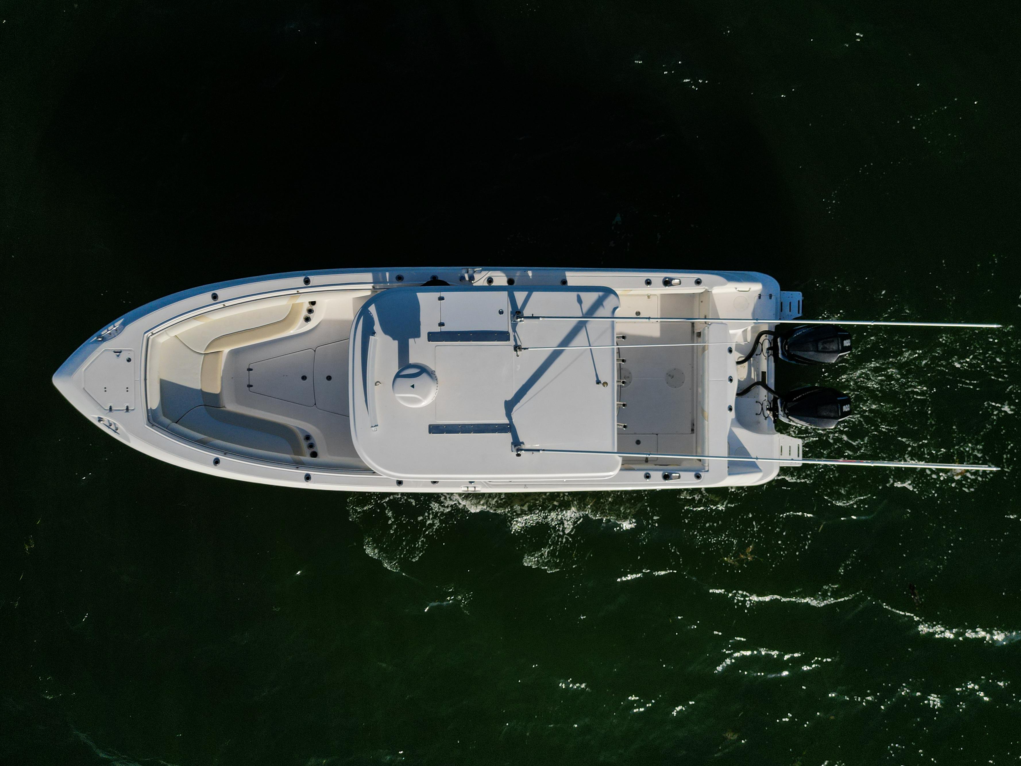2008-boston-whaler-320-outrage-power-9794999-20250521063120325-1_XLARGE