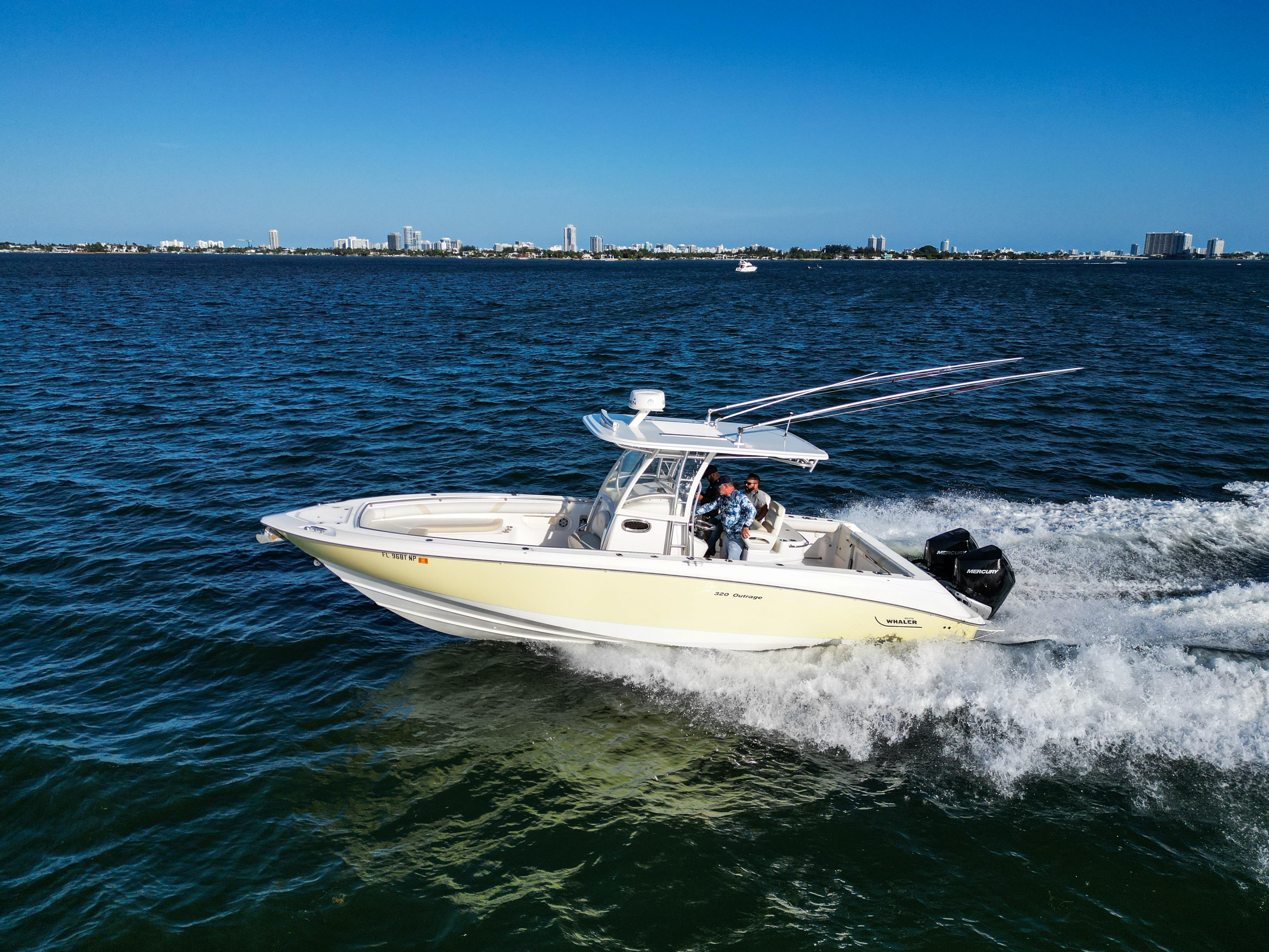 2008-boston-whaler-320-outrage-power-9794999-20250521063140709-1_XLARGE