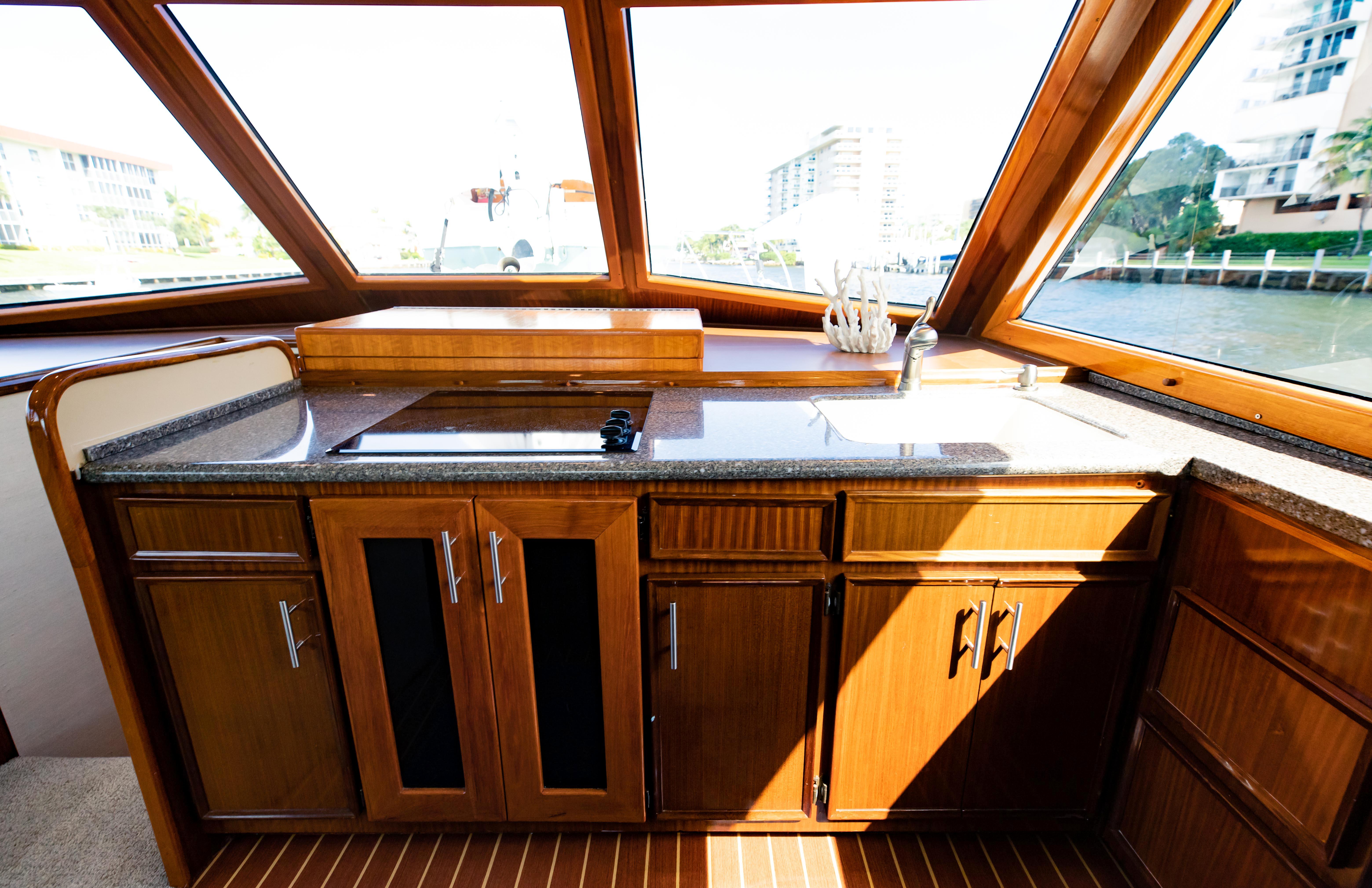 1985 55 Hatteras Galley (7)