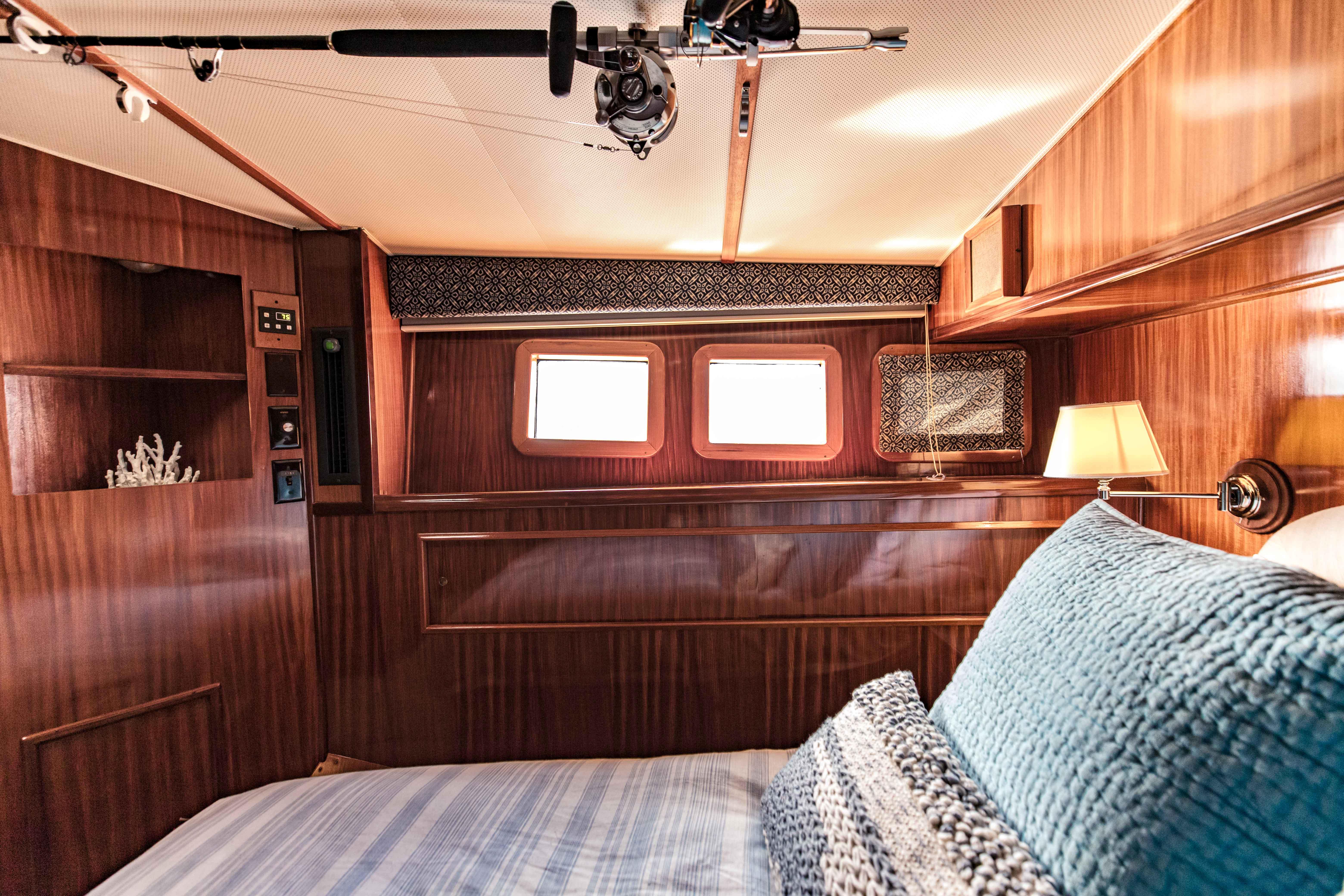 1985 55 Hatteras Master SR (1)