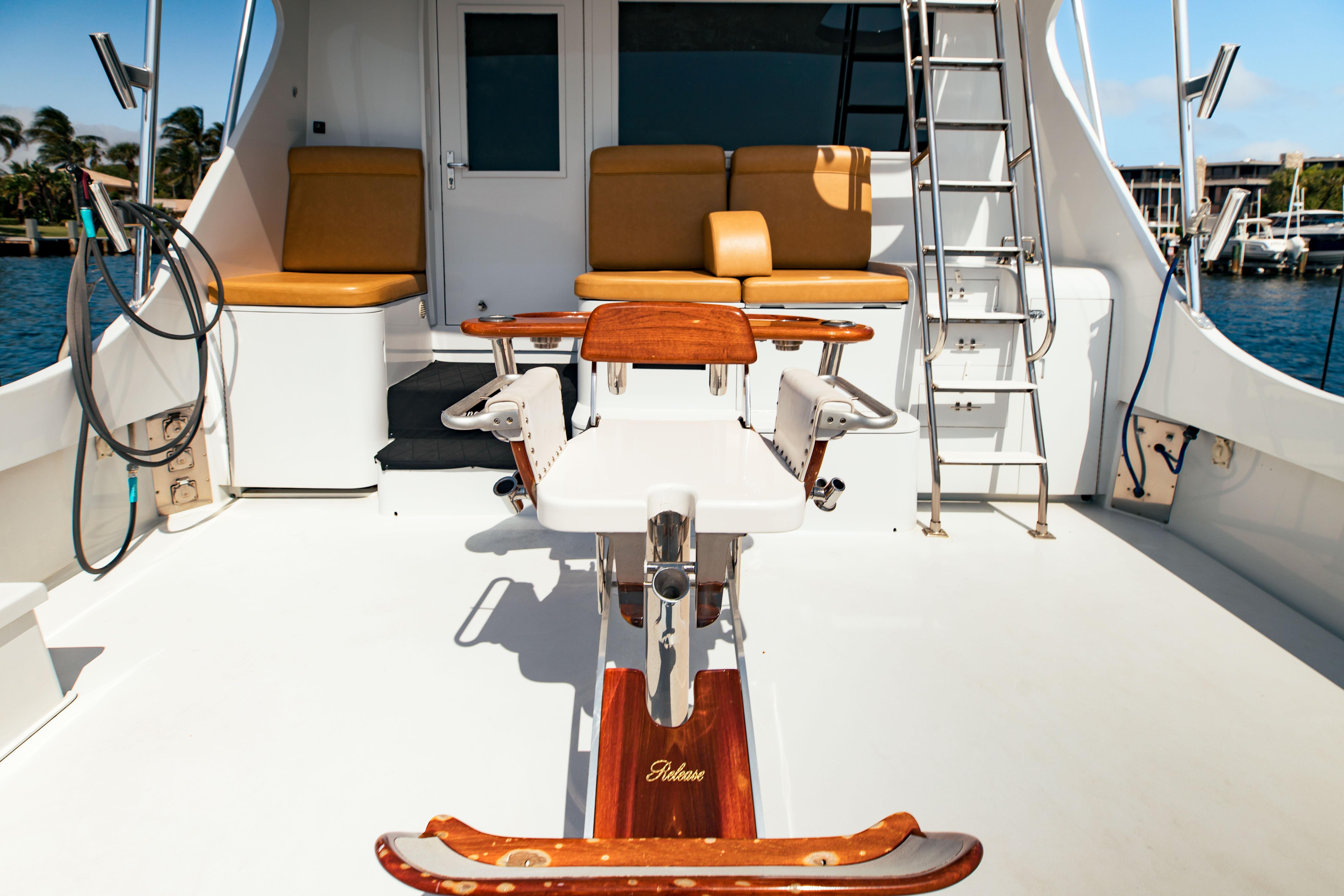1985 55 Hatteras Cockpit (9)