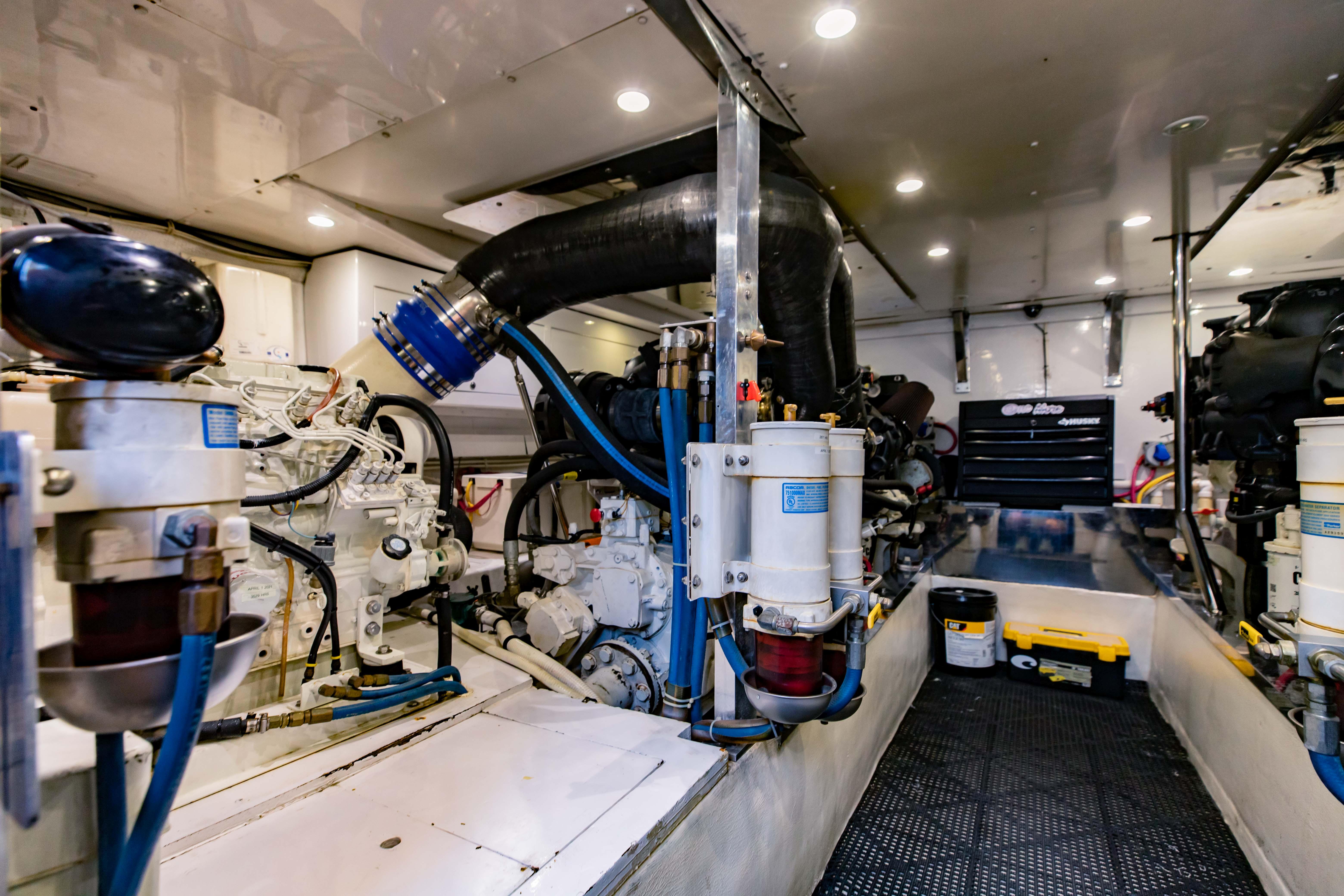 1985 55 Hatteras Engine Room (3)