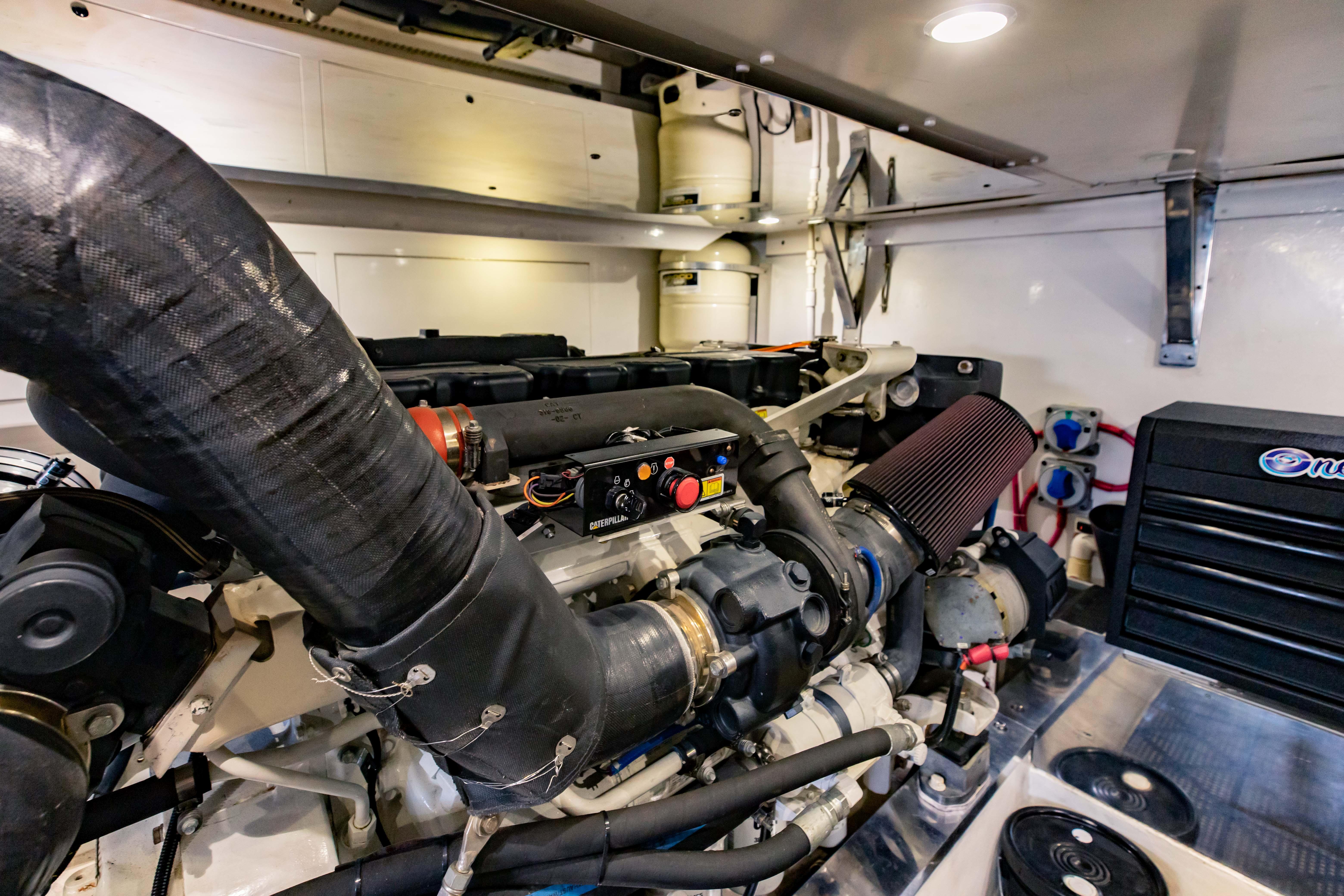 1985 55 Hatteras Engine Room (6)