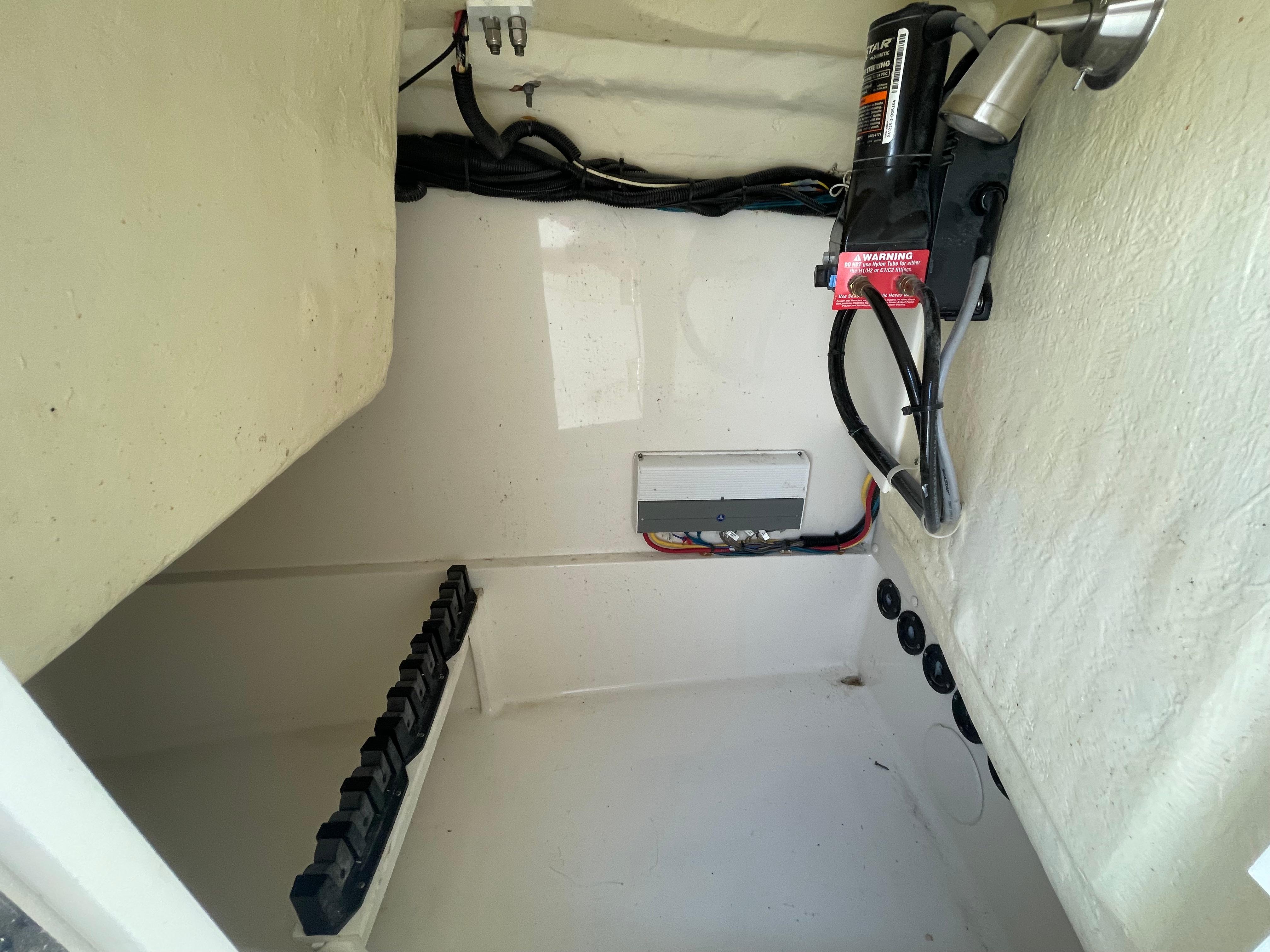 2022-world-cat-255-dc-power-9450518-20240701114935961-1_XLARGE