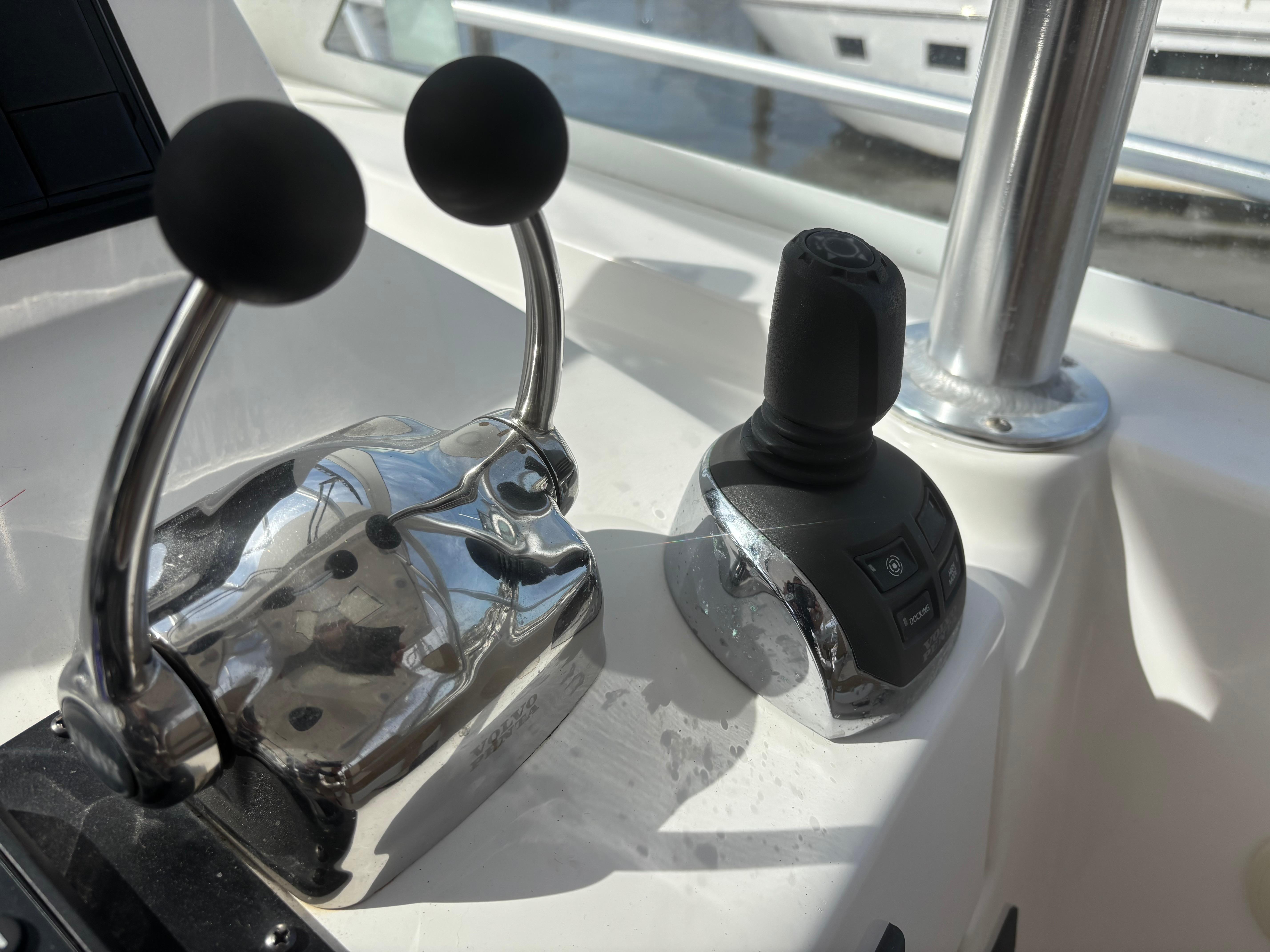 2011-luhrs-37-canyon-ips-power-9710502-974983850-0-100320251433-54